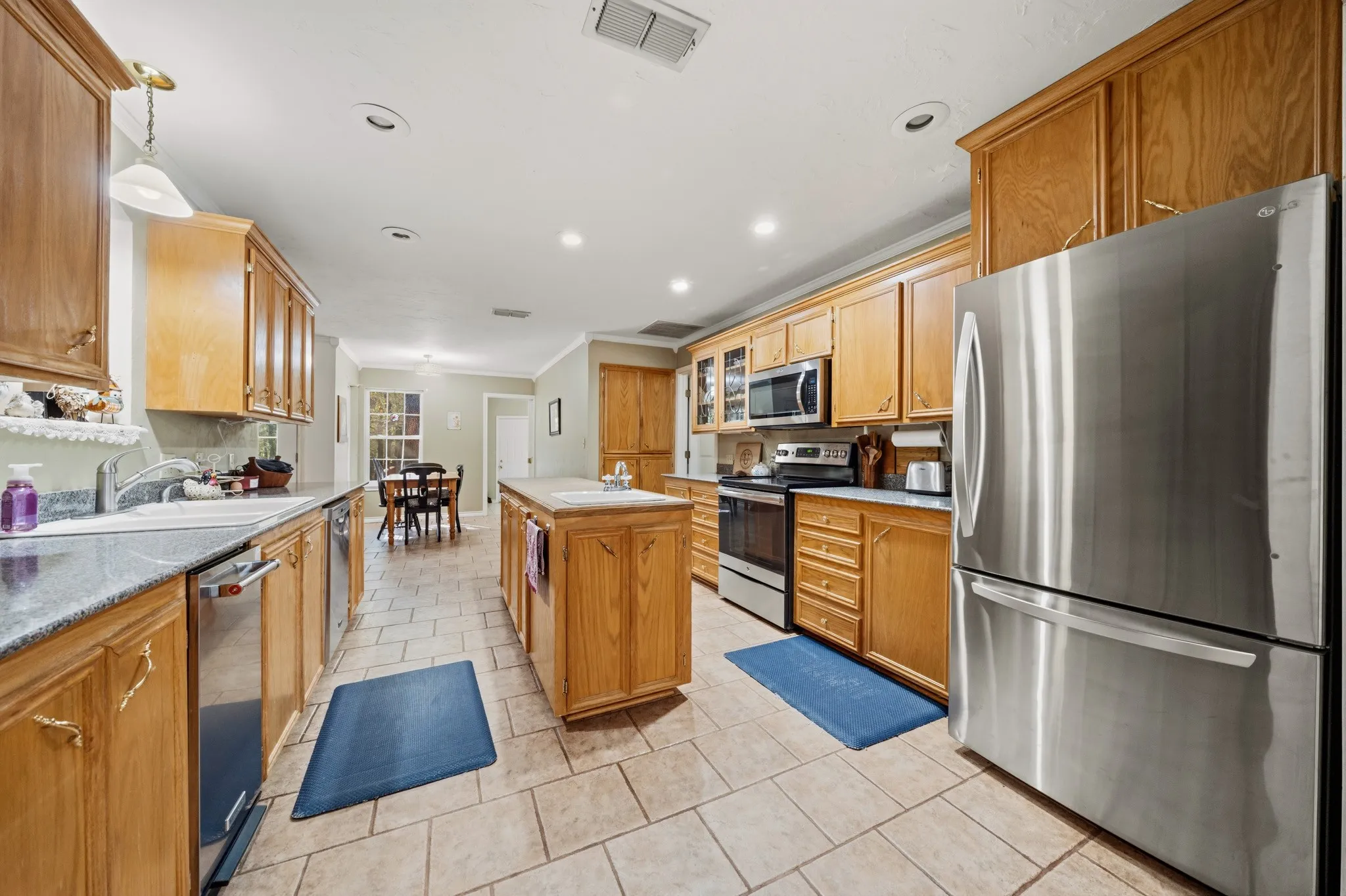 Single Family Residence For Sale in Hill County , 600 Hcr 1248, Whitney, Texas 76692, 4 Bedroom, 2 Bathroom, 2 Garage spaces, 2,241 Sqft, built in 2002, mls#21385315, Real Estate Agent in Whitney, Homes For Sale in Hill county, Homes For Sale in Whitney, Realtor in Whitney Texas, Real Estate Brokerage Independent Realty Texas, Luminita Cordes Realtor