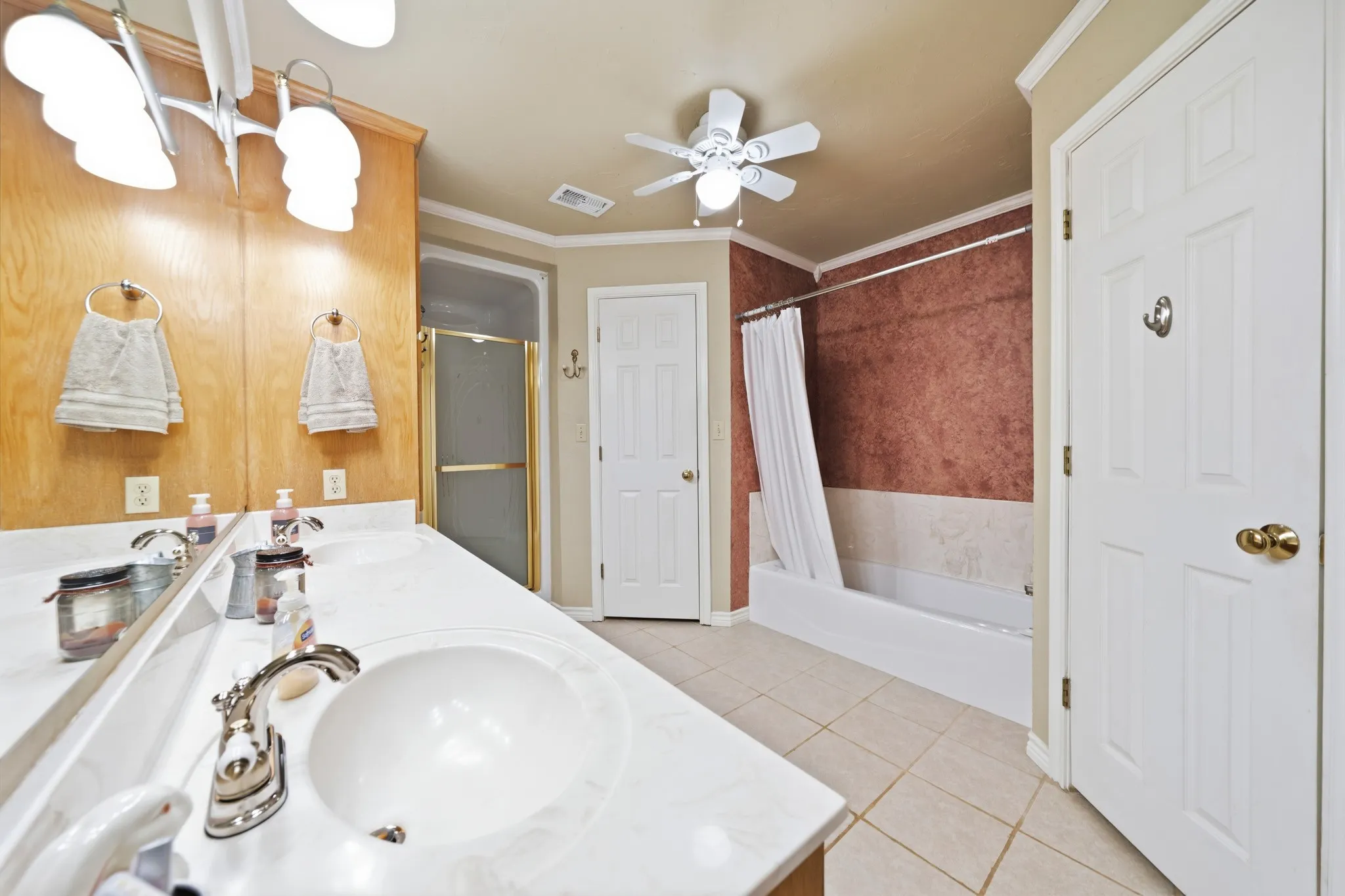Single Family Residence For Sale in Hill County , 600 Hcr 1248, Whitney, Texas 76692, 4 Bedroom, 2 Bathroom, 2 Garage spaces, 2,241 Sqft, built in 2002, mls#21385315, Real Estate Agent in Whitney, Homes For Sale in Hill county, Homes For Sale in Whitney, Realtor in Whitney Texas, Real Estate Brokerage Independent Realty Texas, Luminita Cordes Realtor