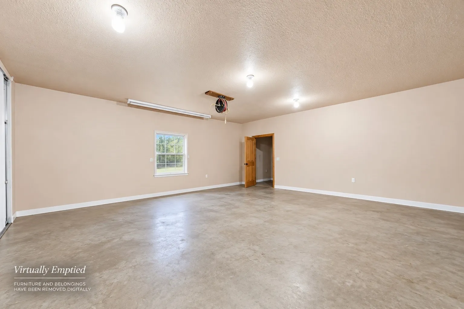 Single Family Residence For Sale in Hill County , 600 Hcr 1248, Whitney, Texas 76692, 4 Bedroom, 2 Bathroom, 2 Garage spaces, 2,241 Sqft, built in 2002, mls#21385315, Real Estate Agent in Whitney, Homes For Sale in Hill county, Homes For Sale in Whitney, Realtor in Whitney Texas, Real Estate Brokerage Independent Realty Texas, Luminita Cordes Realtor