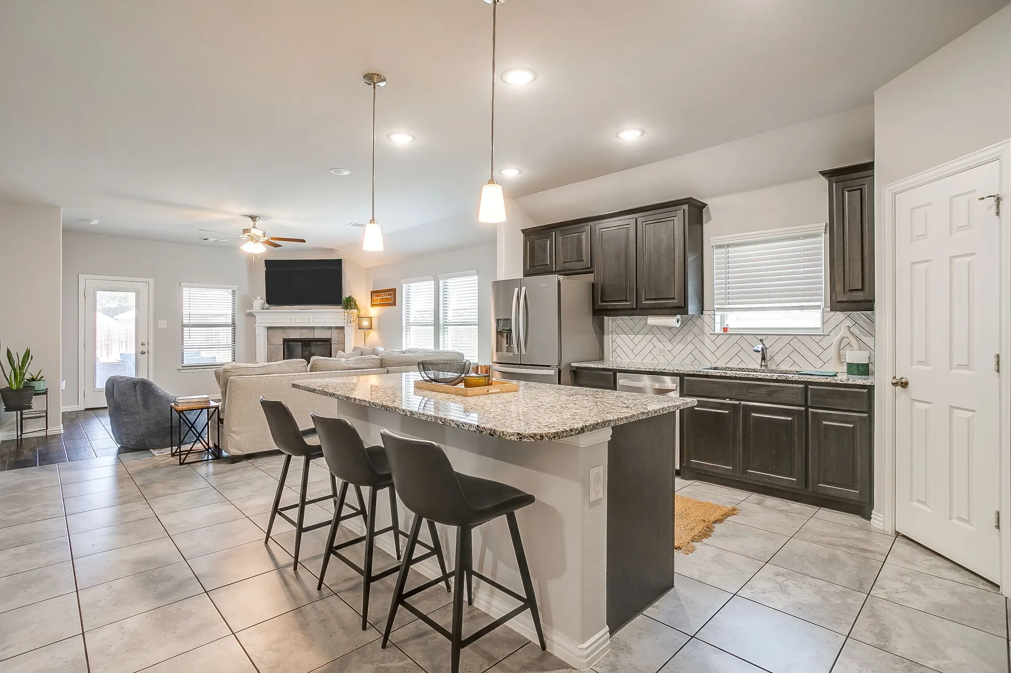 Single Family Residence For Sale in Parker County , 421 Escondido Street, Weatherford, Texas 76087, 3 Bedroom, 2 Bathroom, 2 Garage spaces, 1,917 Sqft, built in 2020, mls#21385363, Real Estate Agent in Weatherford, Homes For Sale in Parker county, Homes For Sale in Weatherford, Realtor in Weatherford Texas, Real Estate Brokerage Independent Realty Texas, Luminita Cordes Realtor
