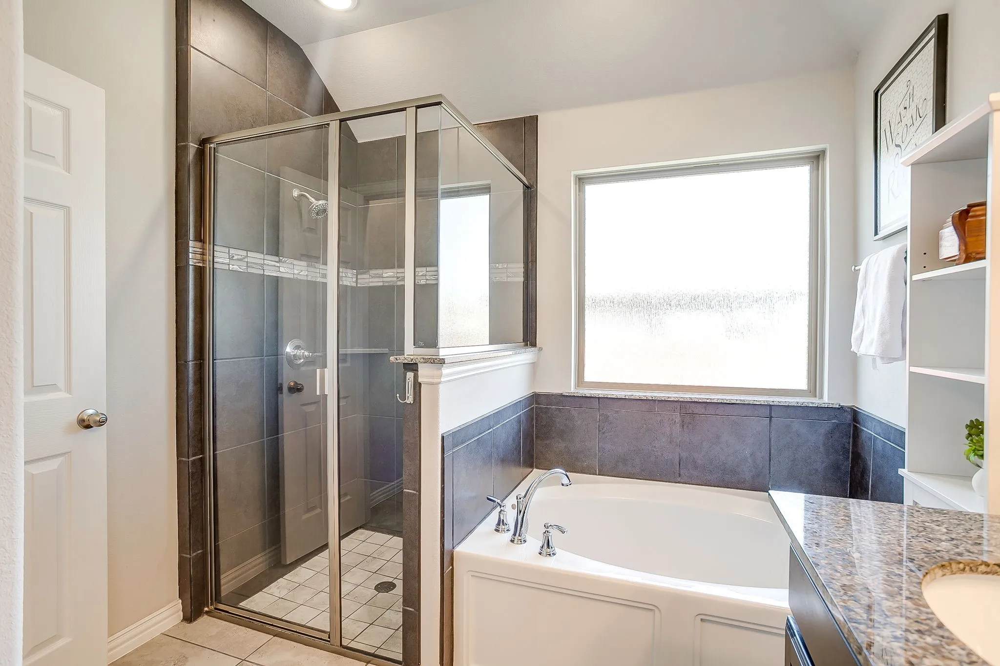 Single Family Residence For Sale in Parker County , 421 Escondido Street, Weatherford, Texas 76087, 3 Bedroom, 2 Bathroom, 2 Garage spaces, 1,917 Sqft, built in 2020, mls#21385363, Real Estate Agent in Weatherford, Homes For Sale in Parker county, Homes For Sale in Weatherford, Realtor in Weatherford Texas, Real Estate Brokerage Independent Realty Texas, Luminita Cordes Realtor