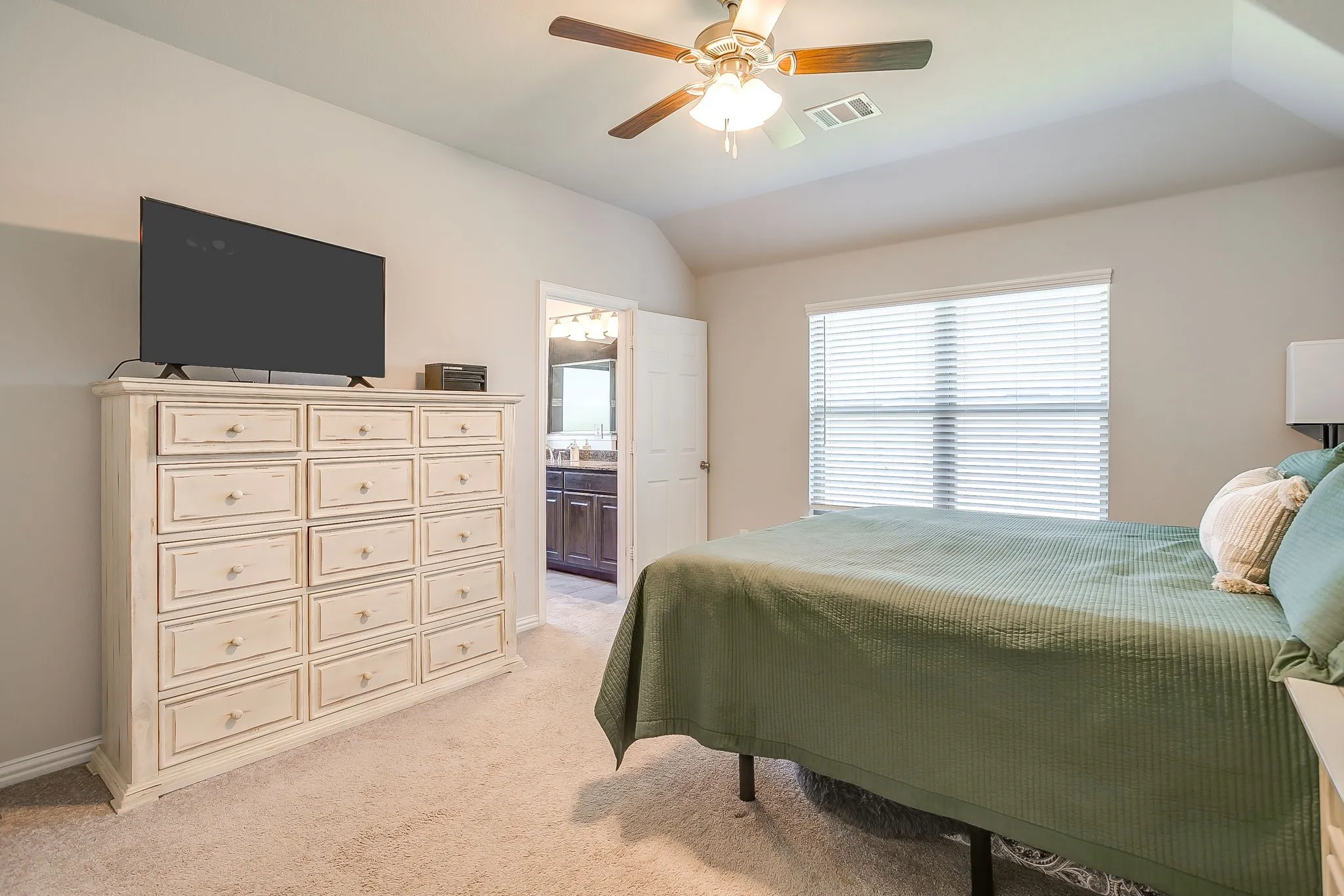 Single Family Residence For Sale in Parker County , 421 Escondido Street, Weatherford, Texas 76087, 3 Bedroom, 2 Bathroom, 2 Garage spaces, 1,917 Sqft, built in 2020, mls#21385363, Real Estate Agent in Weatherford, Homes For Sale in Parker county, Homes For Sale in Weatherford, Realtor in Weatherford Texas, Real Estate Brokerage Independent Realty Texas, Luminita Cordes Realtor