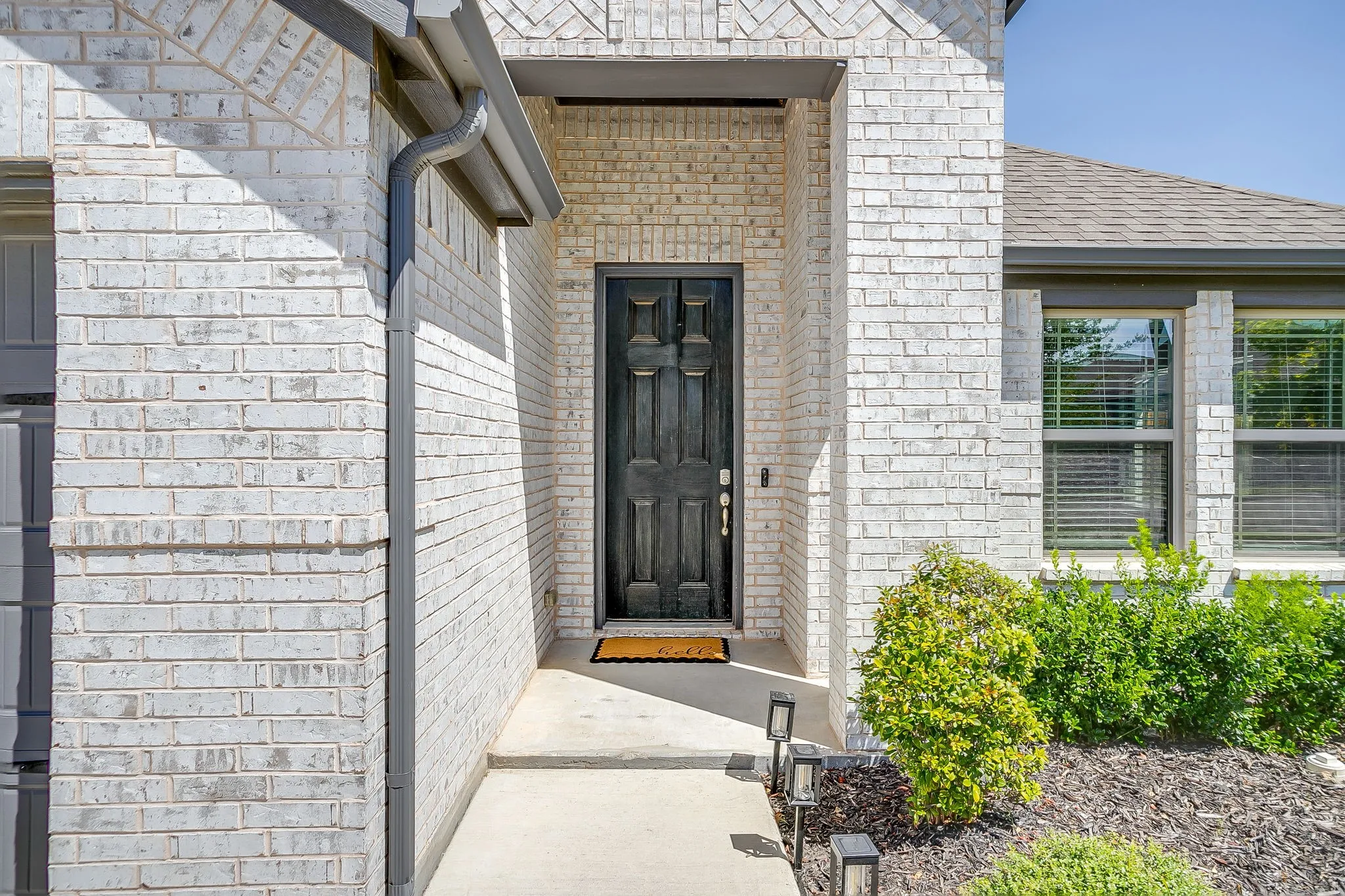 Single Family Residence For Sale in Parker County , 421 Escondido Street, Weatherford, Texas 76087, 3 Bedroom, 2 Bathroom, 2 Garage spaces, 1,917 Sqft, built in 2020, mls#21385363, Real Estate Agent in Weatherford, Homes For Sale in Parker county, Homes For Sale in Weatherford, Realtor in Weatherford Texas, Real Estate Brokerage Independent Realty Texas, Luminita Cordes Realtor