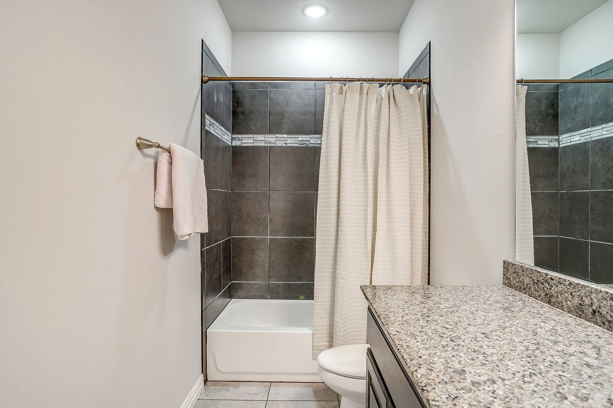 Single Family Residence For Sale in Parker County , 421 Escondido Street, Weatherford, Texas 76087, 3 Bedroom, 2 Bathroom, 2 Garage spaces, 1,917 Sqft, built in 2020, mls#21385363, Real Estate Agent in Weatherford, Homes For Sale in Parker county, Homes For Sale in Weatherford, Realtor in Weatherford Texas, Real Estate Brokerage Independent Realty Texas, Luminita Cordes Realtor