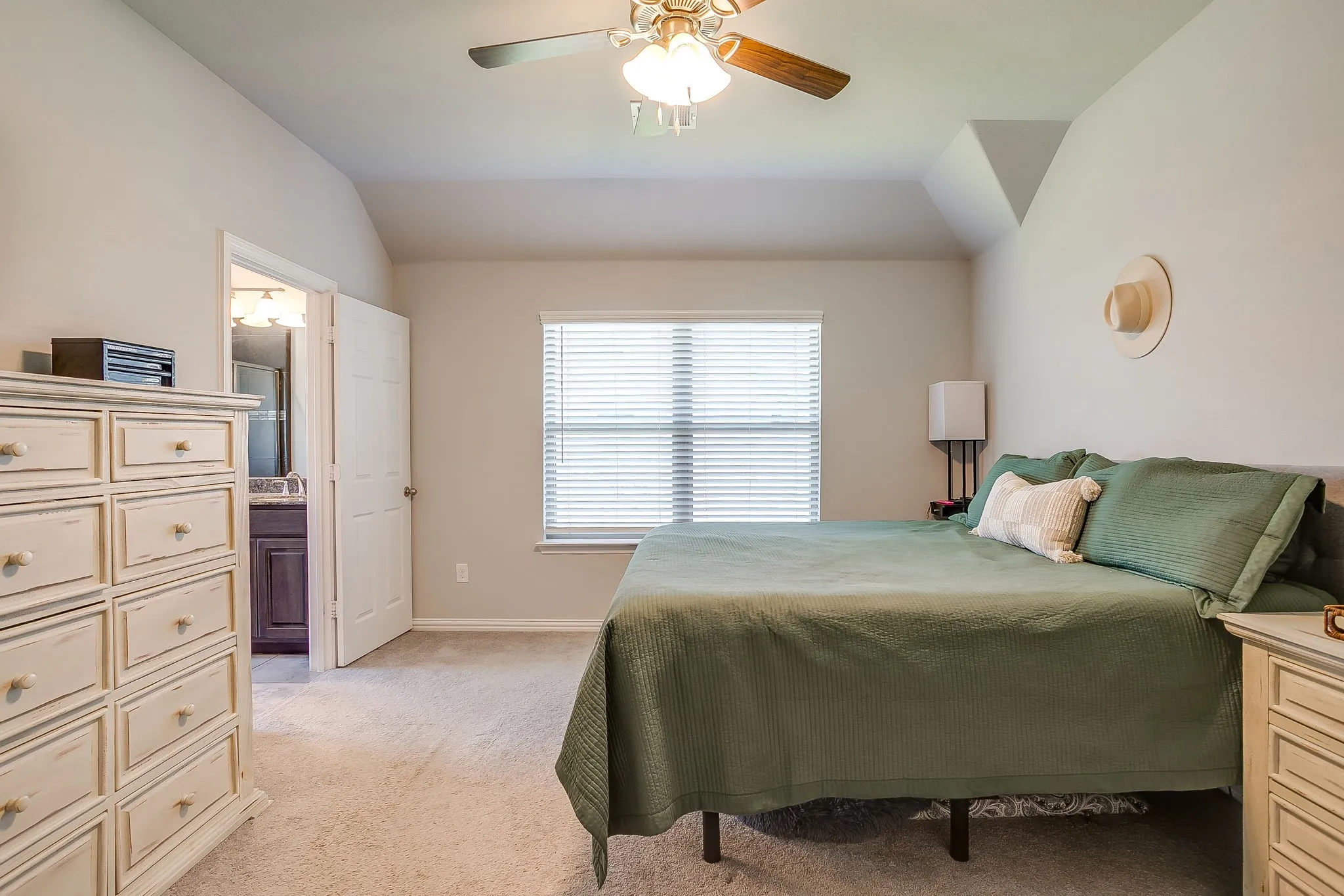 Single Family Residence For Sale in Parker County , 421 Escondido Street, Weatherford, Texas 76087, 3 Bedroom, 2 Bathroom, 2 Garage spaces, 1,917 Sqft, built in 2020, mls#21385363, Real Estate Agent in Weatherford, Homes For Sale in Parker county, Homes For Sale in Weatherford, Realtor in Weatherford Texas, Real Estate Brokerage Independent Realty Texas, Luminita Cordes Realtor