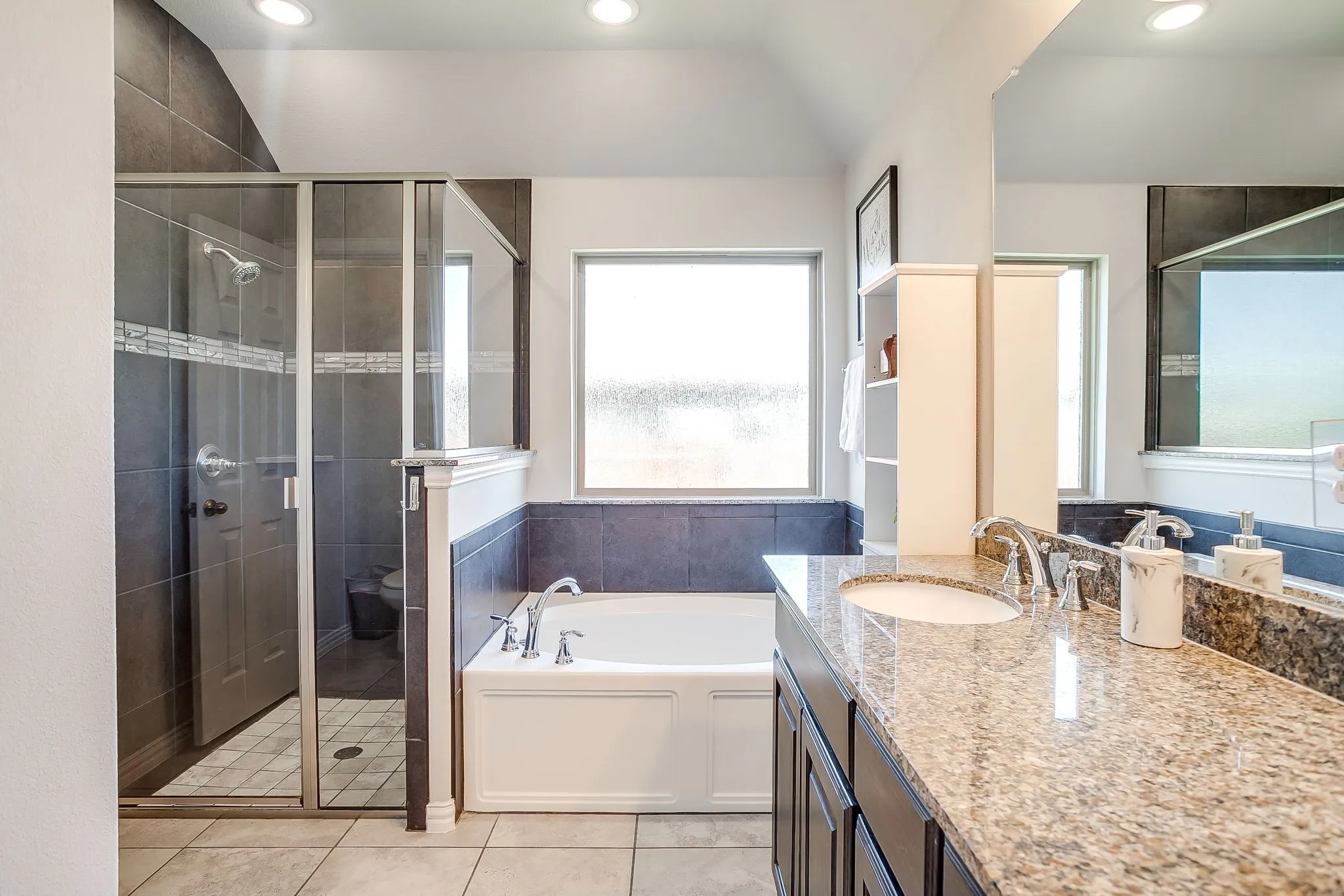 Single Family Residence For Sale in Parker County , 421 Escondido Street, Weatherford, Texas 76087, 3 Bedroom, 2 Bathroom, 2 Garage spaces, 1,917 Sqft, built in 2020, mls#21385363, Real Estate Agent in Weatherford, Homes For Sale in Parker county, Homes For Sale in Weatherford, Realtor in Weatherford Texas, Real Estate Brokerage Independent Realty Texas, Luminita Cordes Realtor