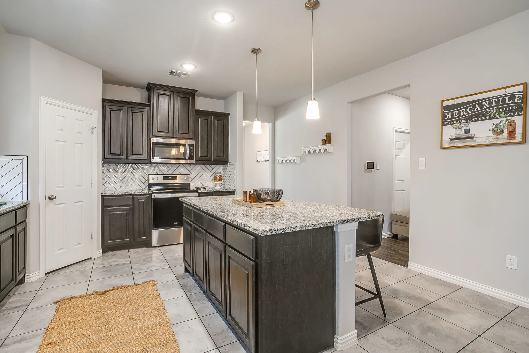 Single Family Residence For Sale in Parker County , 421 Escondido Street, Weatherford, Texas 76087, 3 Bedroom, 2 Bathroom, 2 Garage spaces, 1,917 Sqft, built in 2020, mls#21385363, Real Estate Agent in Weatherford, Homes For Sale in Parker county, Homes For Sale in Weatherford, Realtor in Weatherford Texas, Real Estate Brokerage Independent Realty Texas, Luminita Cordes Realtor