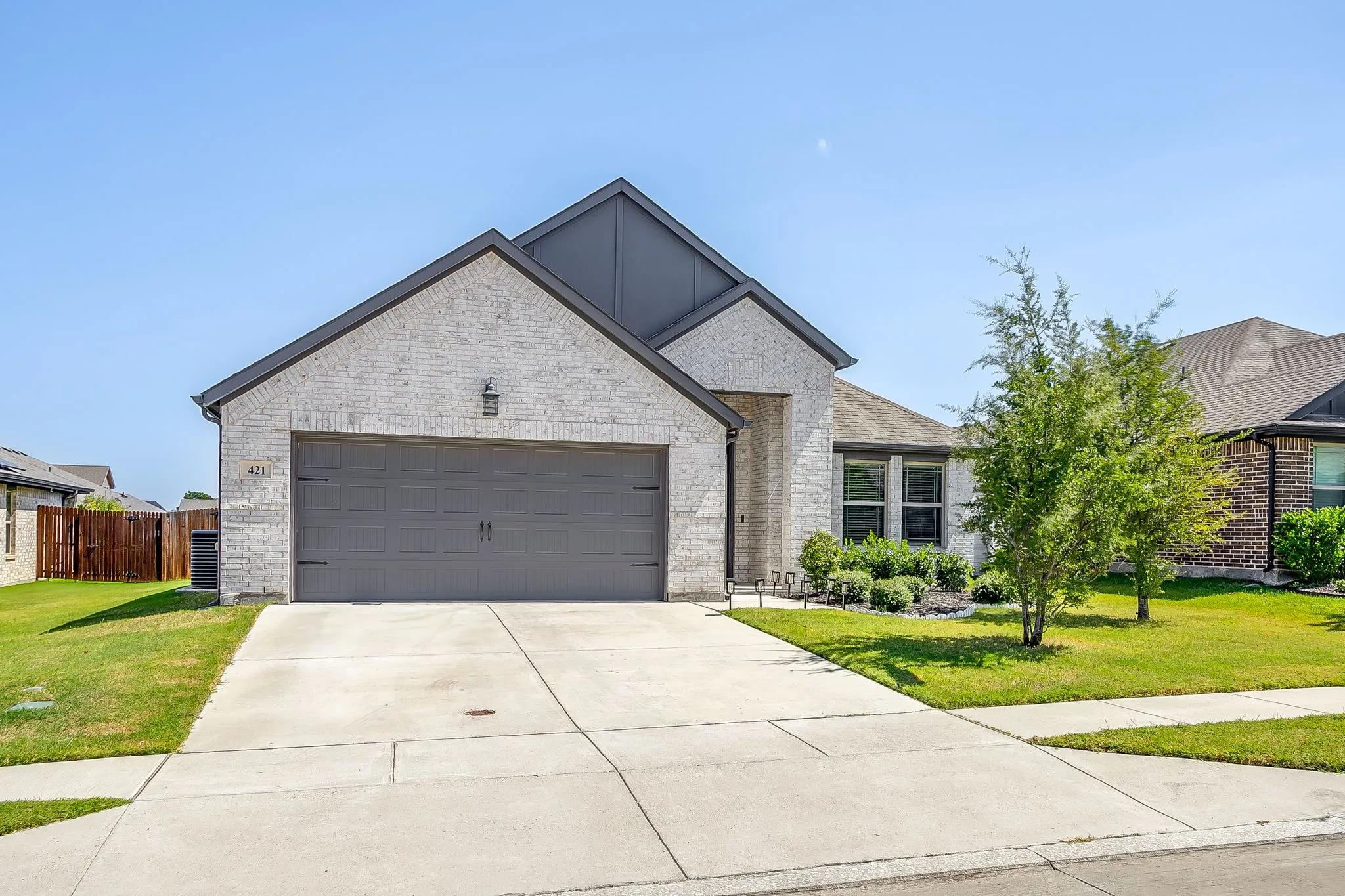 Single Family Residence For Sale in Parker County , 421 Escondido Street, Weatherford, Texas 76087, 3 Bedroom, 2 Bathroom, 2 Garage spaces, 1,917 Sqft, built in 2020, mls#21385363, Real Estate Agent in Weatherford, Homes For Sale in Parker county, Homes For Sale in Weatherford, Realtor in Weatherford Texas, Real Estate Brokerage Independent Realty Texas, Luminita Cordes Realtor