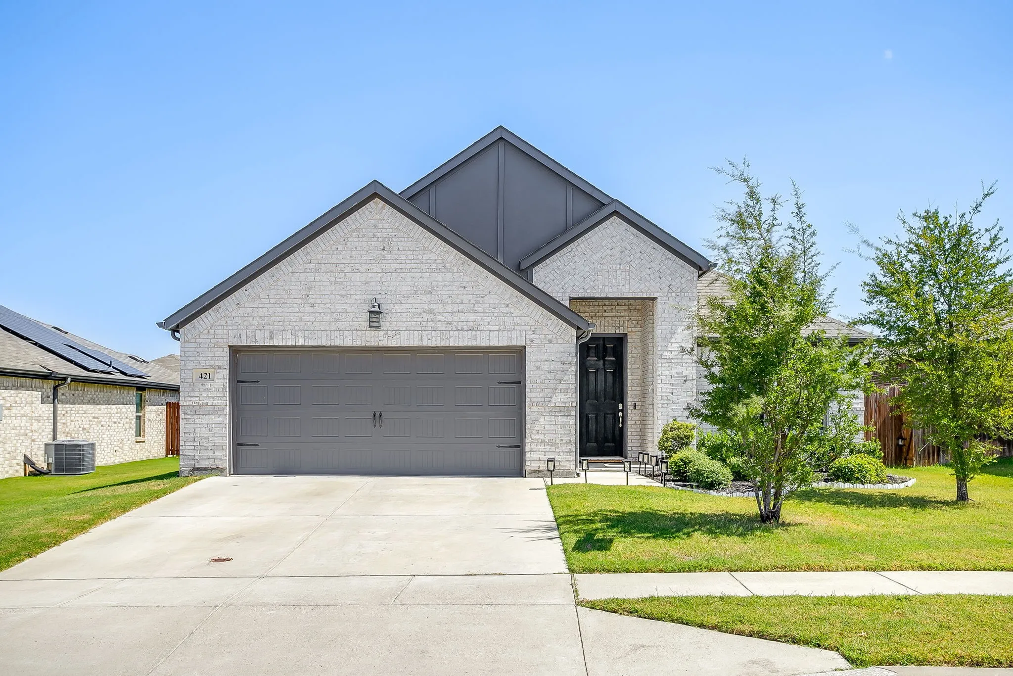 Single Family Residence For Sale in Parker County , 421 Escondido Street, Weatherford, Texas 76087, 3 Bedroom, 2 Bathroom, 2 Garage spaces, 1,917 Sqft, built in 2020, mls#21385363, Real Estate Agent in Weatherford, Homes For Sale in Parker county, Homes For Sale in Weatherford, Realtor in Weatherford Texas, Real Estate Brokerage Independent Realty Texas, Luminita Cordes Realtor