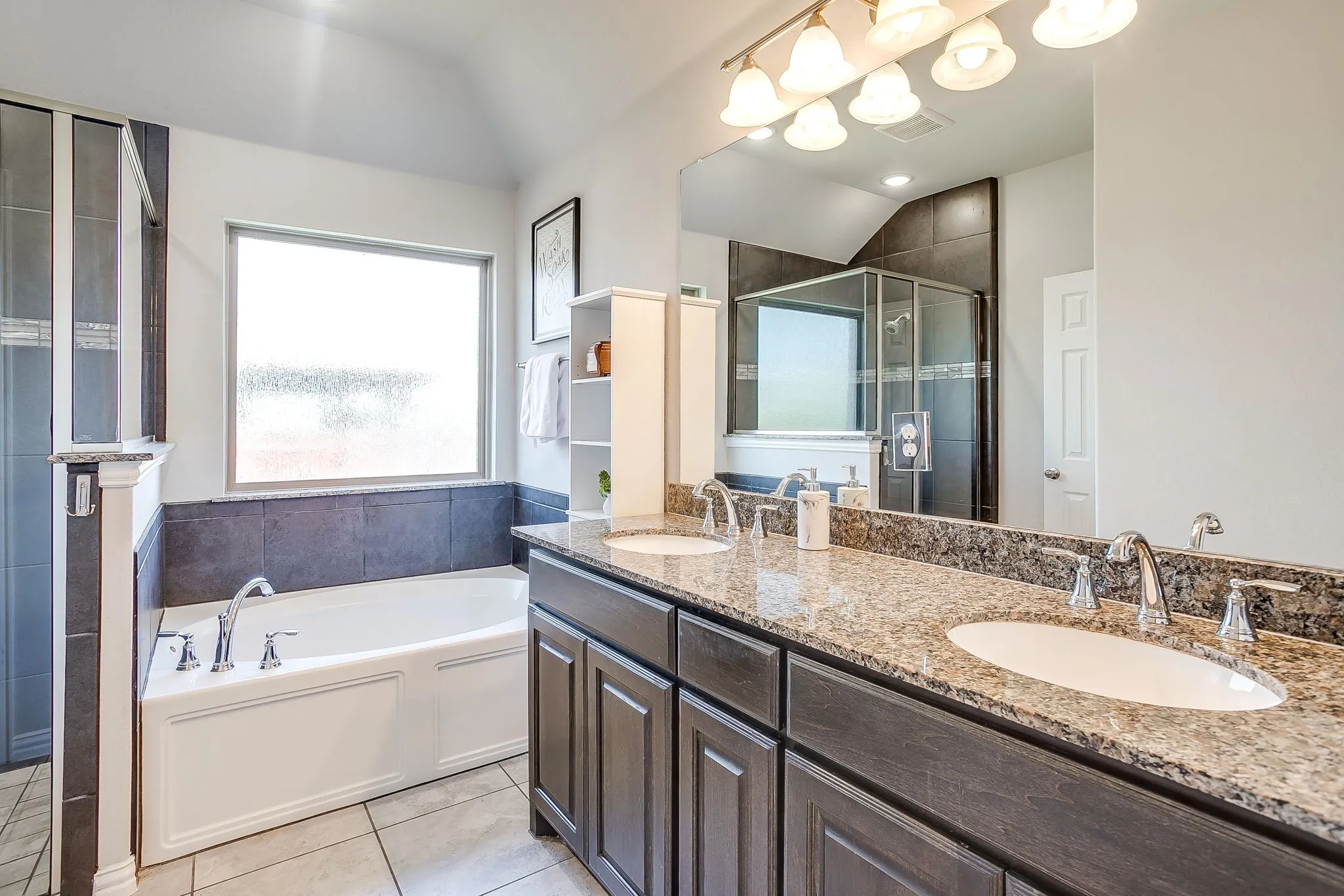 Single Family Residence For Sale in Parker County , 421 Escondido Street, Weatherford, Texas 76087, 3 Bedroom, 2 Bathroom, 2 Garage spaces, 1,917 Sqft, built in 2020, mls#21385363, Real Estate Agent in Weatherford, Homes For Sale in Parker county, Homes For Sale in Weatherford, Realtor in Weatherford Texas, Real Estate Brokerage Independent Realty Texas, Luminita Cordes Realtor