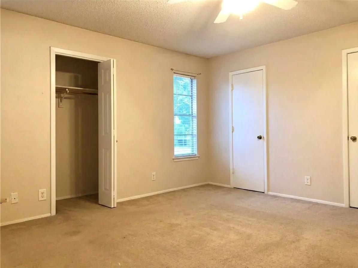 Single Family Residence For Sale in Grayson County , 304 Nighthawk Drive, Pottsboro, Texas 75076, 2 Bedroom, 2 Bathroom, Garage spaces, 1,300 Sqft, built in 1984, mls#21385328, Real Estate Agent in Pottsboro, Homes For Sale in Grayson county, Homes For Sale in Pottsboro, Realtor in Pottsboro Texas, Real Estate Brokerage Independent Realty Texas, Luminita Cordes Realtor