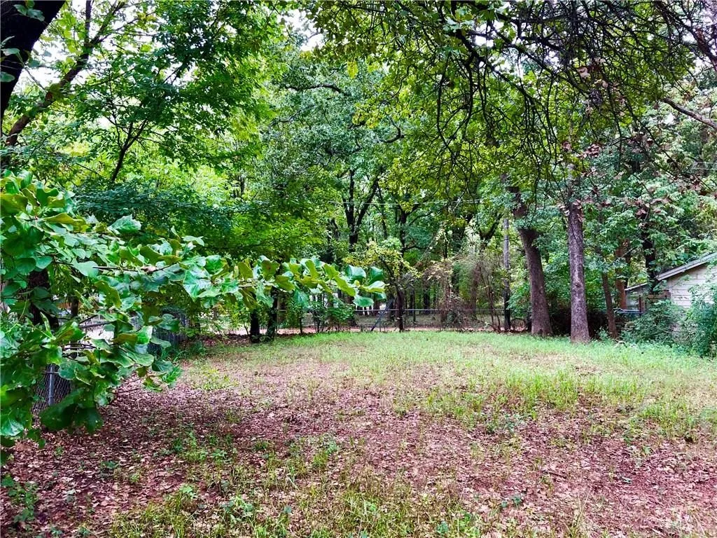 Single Family Residence For Sale in Grayson County , 304 Nighthawk Drive, Pottsboro, Texas 75076, 2 Bedroom, 2 Bathroom, Garage spaces, 1,300 Sqft, built in 1984, mls#21385328, Real Estate Agent in Pottsboro, Homes For Sale in Grayson county, Homes For Sale in Pottsboro, Realtor in Pottsboro Texas, Real Estate Brokerage Independent Realty Texas, Luminita Cordes Realtor