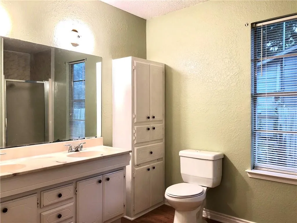 Single Family Residence For Sale in Grayson County , 304 Nighthawk Drive, Pottsboro, Texas 75076, 2 Bedroom, 2 Bathroom, Garage spaces, 1,300 Sqft, built in 1984, mls#21385328, Real Estate Agent in Pottsboro, Homes For Sale in Grayson county, Homes For Sale in Pottsboro, Realtor in Pottsboro Texas, Real Estate Brokerage Independent Realty Texas, Luminita Cordes Realtor