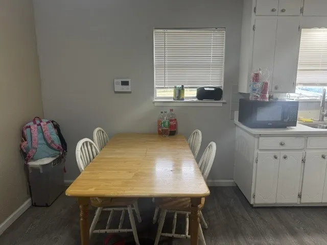 Single Family Residence For Sale in Johnson County , 512 Sally Lane, Cleburne, Texas 76033, 3 Bedroom, 2 Bathroom, Garage spaces, 1,232 Sqft, built in 1972, mls#21365327, Real Estate Agent in Cleburne, Homes For Sale in Johnson county, Homes For Sale in Cleburne, Realtor in Cleburne Texas, Real Estate Brokerage Independent Realty Texas, Luminita Cordes Realtor