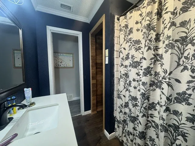 Single Family Residence For Sale in Johnson County , 512 Sally Lane, Cleburne, Texas 76033, 3 Bedroom, 2 Bathroom, Garage spaces, 1,232 Sqft, built in 1972, mls#21365327, Real Estate Agent in Cleburne, Homes For Sale in Johnson county, Homes For Sale in Cleburne, Realtor in Cleburne Texas, Real Estate Brokerage Independent Realty Texas, Luminita Cordes Realtor