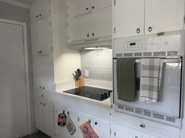 Single Family Residence For Sale in Johnson County , 512 Sally Lane, Cleburne, Texas 76033, 3 Bedroom, 2 Bathroom, Garage spaces, 1,232 Sqft, built in 1972, mls#21365327, Real Estate Agent in Cleburne, Homes For Sale in Johnson county, Homes For Sale in Cleburne, Realtor in Cleburne Texas, Real Estate Brokerage Independent Realty Texas, Luminita Cordes Realtor