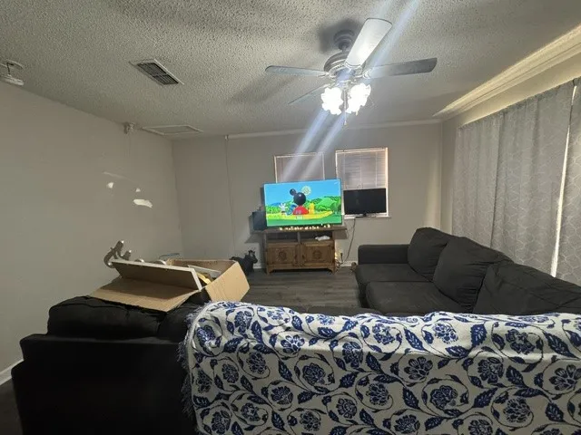 Single Family Residence For Sale in Johnson County , 512 Sally Lane, Cleburne, Texas 76033, 3 Bedroom, 2 Bathroom, Garage spaces, 1,232 Sqft, built in 1972, mls#21365327, Real Estate Agent in Cleburne, Homes For Sale in Johnson county, Homes For Sale in Cleburne, Realtor in Cleburne Texas, Real Estate Brokerage Independent Realty Texas, Luminita Cordes Realtor
