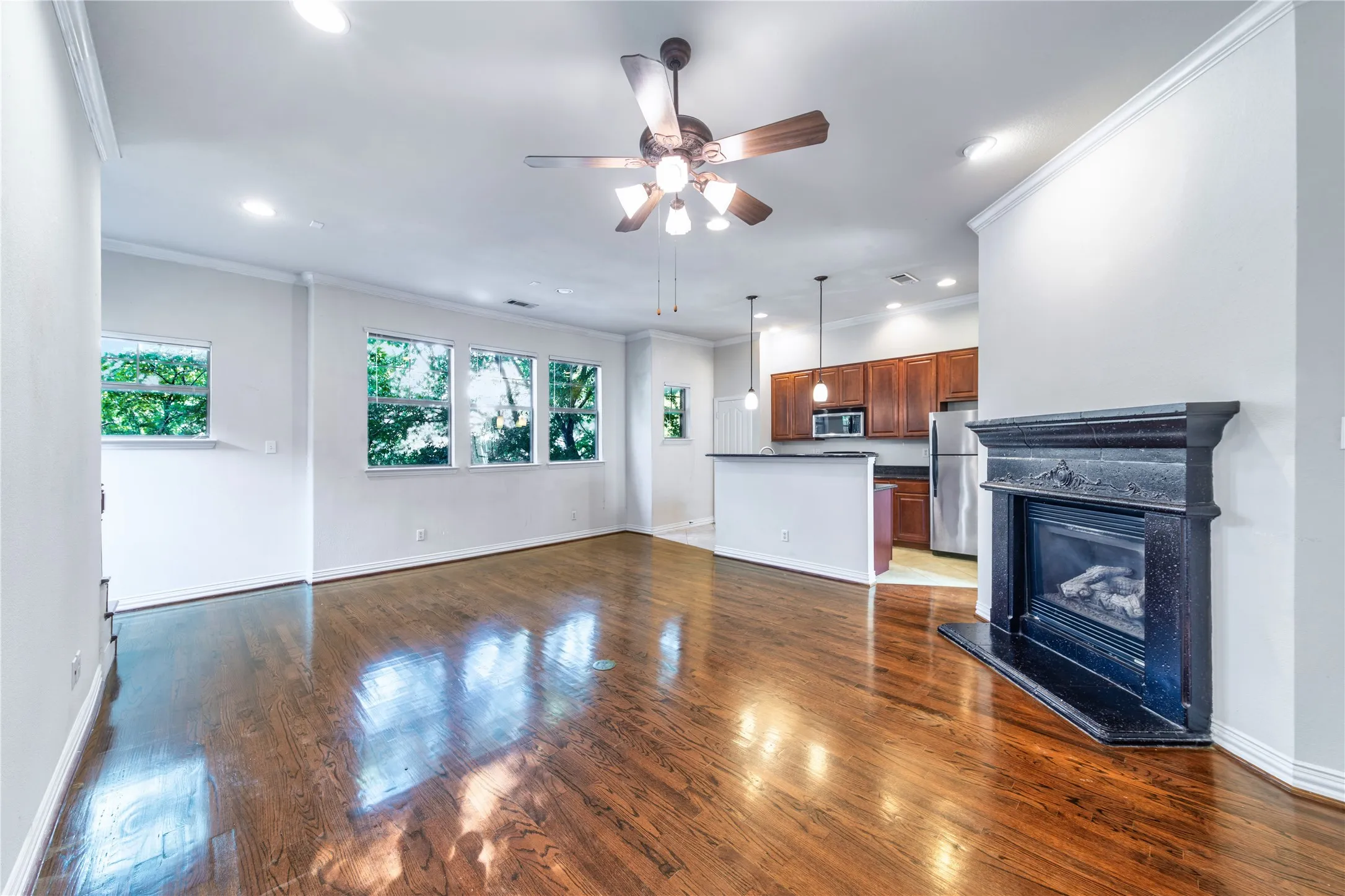 Single Family Residence For Rent in Dallas County , 1712 Mary Street, Dallas, Texas 75206, 2 Bedroom, 3 Bathroom, 2 Garage spaces, 1,373 Sqft, built in 2005, mls#21385373, Real Estate Agent in Dallas, Homes For Rent in Dallas county, Homes For Rent in Dallas, Realtor in Dallas Texas, Real Estate Brokerage Independent Realty Texas, Luminita Cordes Realtor