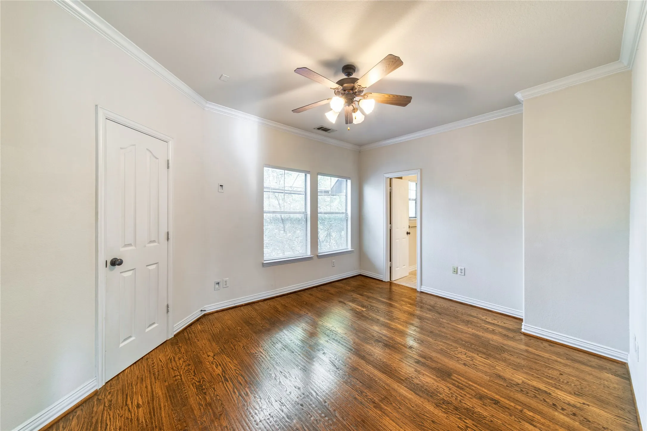 Single Family Residence For Rent in Dallas County , 1712 Mary Street, Dallas, Texas 75206, 2 Bedroom, 3 Bathroom, 2 Garage spaces, 1,373 Sqft, built in 2005, mls#21385373, Real Estate Agent in Dallas, Homes For Rent in Dallas county, Homes For Rent in Dallas, Realtor in Dallas Texas, Real Estate Brokerage Independent Realty Texas, Luminita Cordes Realtor