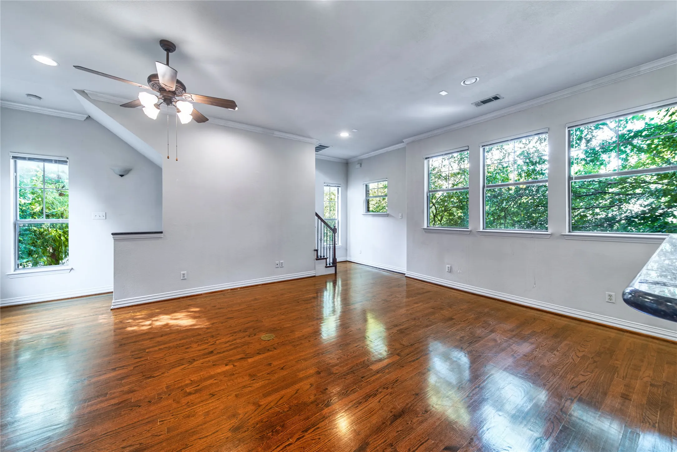 Single Family Residence For Rent in Dallas County , 1712 Mary Street, Dallas, Texas 75206, 2 Bedroom, 3 Bathroom, 2 Garage spaces, 1,373 Sqft, built in 2005, mls#21385373, Real Estate Agent in Dallas, Homes For Rent in Dallas county, Homes For Rent in Dallas, Realtor in Dallas Texas, Real Estate Brokerage Independent Realty Texas, Luminita Cordes Realtor
