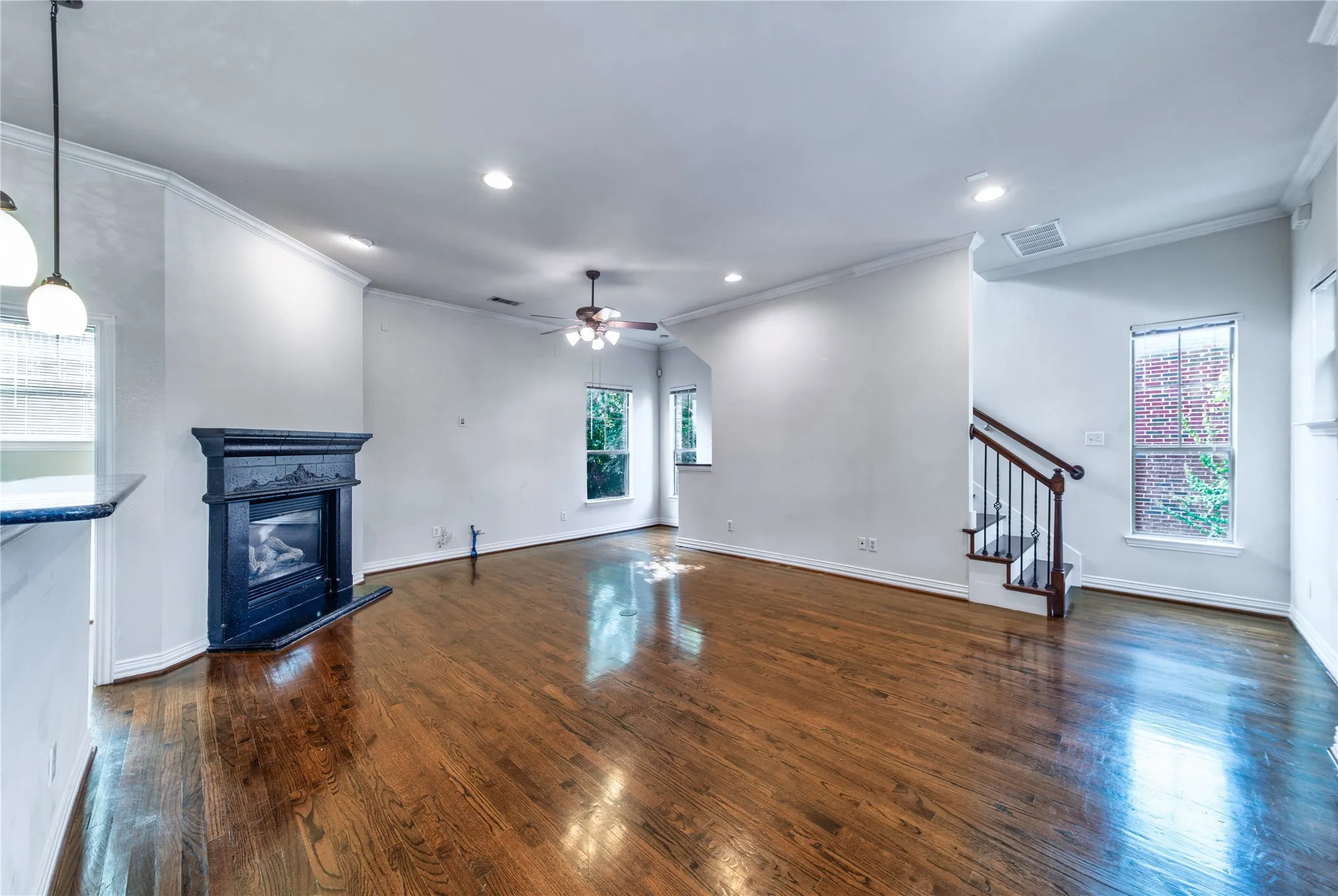 Single Family Residence For Rent in Dallas County , 1712 Mary Street, Dallas, Texas 75206, 2 Bedroom, 3 Bathroom, 2 Garage spaces, 1,373 Sqft, built in 2005, mls#21385373, Real Estate Agent in Dallas, Homes For Rent in Dallas county, Homes For Rent in Dallas, Realtor in Dallas Texas, Real Estate Brokerage Independent Realty Texas, Luminita Cordes Realtor