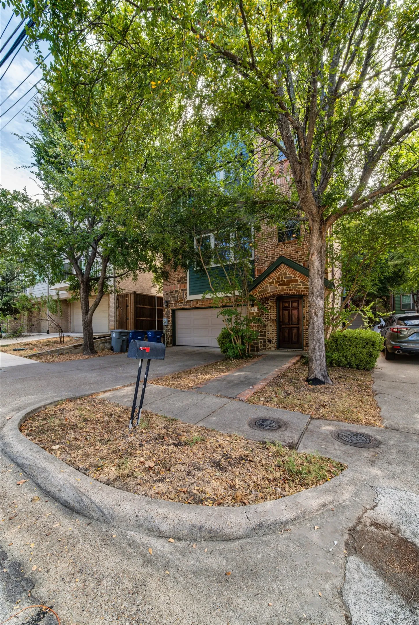 Single Family Residence For Rent in Dallas County , 1712 Mary Street, Dallas, Texas 75206, 2 Bedroom, 3 Bathroom, 2 Garage spaces, 1,373 Sqft, built in 2005, mls#21385373, Real Estate Agent in Dallas, Homes For Rent in Dallas county, Homes For Rent in Dallas, Realtor in Dallas Texas, Real Estate Brokerage Independent Realty Texas, Luminita Cordes Realtor