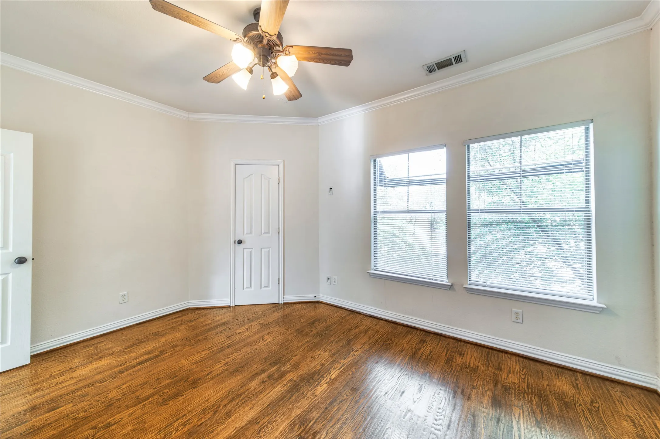 Single Family Residence For Rent in Dallas County , 1712 Mary Street, Dallas, Texas 75206, 2 Bedroom, 3 Bathroom, 2 Garage spaces, 1,373 Sqft, built in 2005, mls#21385373, Real Estate Agent in Dallas, Homes For Rent in Dallas county, Homes For Rent in Dallas, Realtor in Dallas Texas, Real Estate Brokerage Independent Realty Texas, Luminita Cordes Realtor