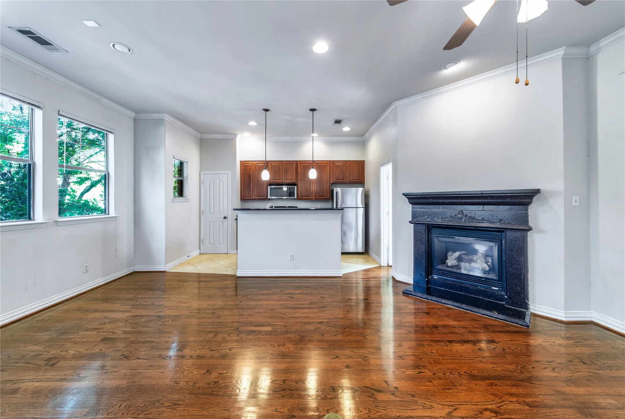 Single Family Residence For Rent in Dallas County , 1712 Mary Street, Dallas, Texas 75206, 2 Bedroom, 3 Bathroom, 2 Garage spaces, 1,373 Sqft, built in 2005, mls#21385373, Real Estate Agent in Dallas, Homes For Rent in Dallas county, Homes For Rent in Dallas, Realtor in Dallas Texas, Real Estate Brokerage Independent Realty Texas, Luminita Cordes Realtor