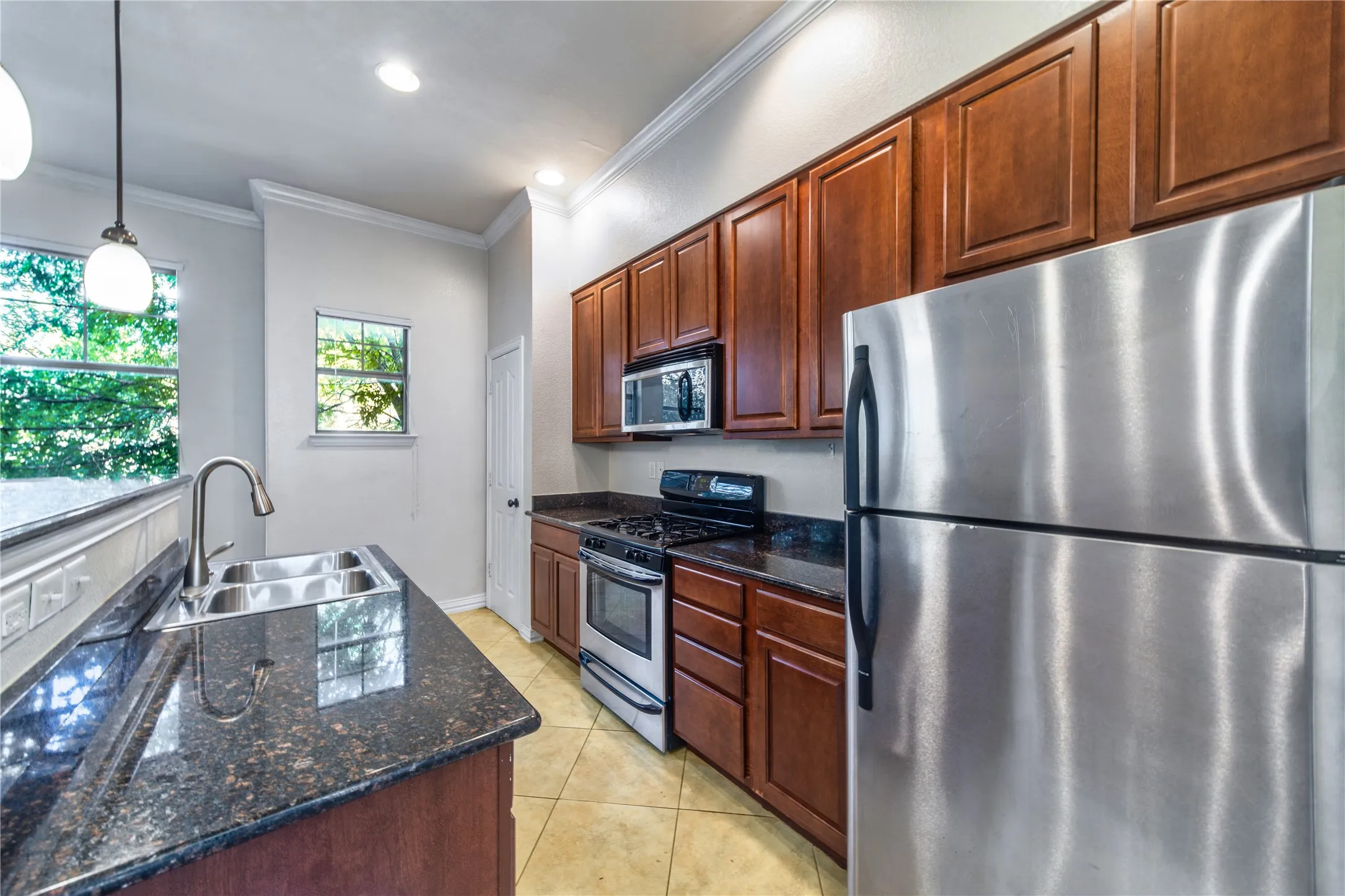 Single Family Residence For Rent in Dallas County , 1712 Mary Street, Dallas, Texas 75206, 2 Bedroom, 3 Bathroom, 2 Garage spaces, 1,373 Sqft, built in 2005, mls#21385373, Real Estate Agent in Dallas, Homes For Rent in Dallas county, Homes For Rent in Dallas, Realtor in Dallas Texas, Real Estate Brokerage Independent Realty Texas, Luminita Cordes Realtor