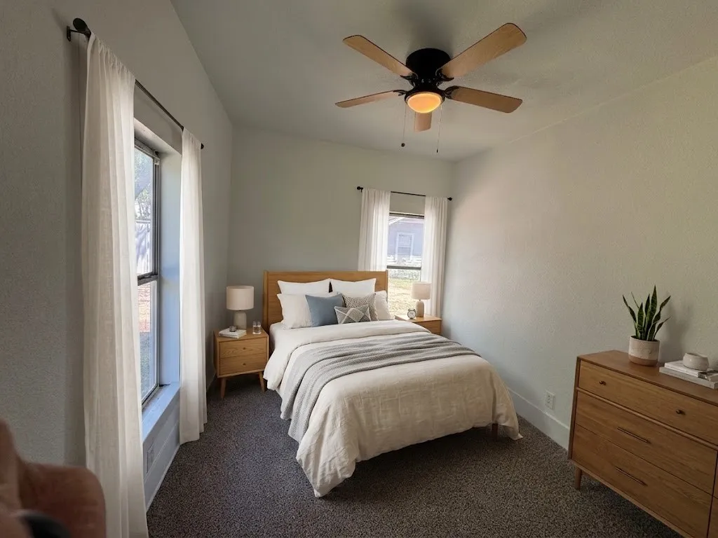Single Family Residence For Sale in Johnson County , 204 W Westhill Drive, Cleburne, Texas 76033, 3 Bedroom, 2 Bathroom, Garage spaces, 1,040 Sqft, built in 1950, mls#21385375, Real Estate Agent in Cleburne, Homes For Sale in Johnson county, Homes For Sale in Cleburne, Realtor in Cleburne Texas, Real Estate Brokerage Independent Realty Texas, Luminita Cordes Realtor