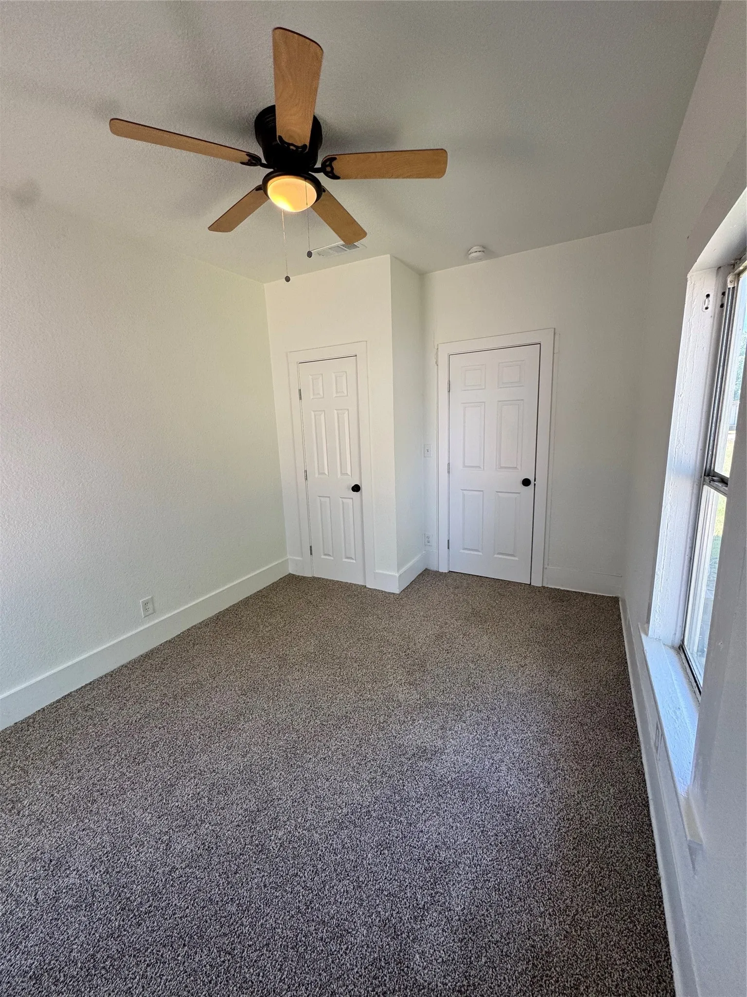 Single Family Residence For Sale in Johnson County , 204 W Westhill Drive, Cleburne, Texas 76033, 3 Bedroom, 2 Bathroom, Garage spaces, 1,040 Sqft, built in 1950, mls#21385375, Real Estate Agent in Cleburne, Homes For Sale in Johnson county, Homes For Sale in Cleburne, Realtor in Cleburne Texas, Real Estate Brokerage Independent Realty Texas, Luminita Cordes Realtor