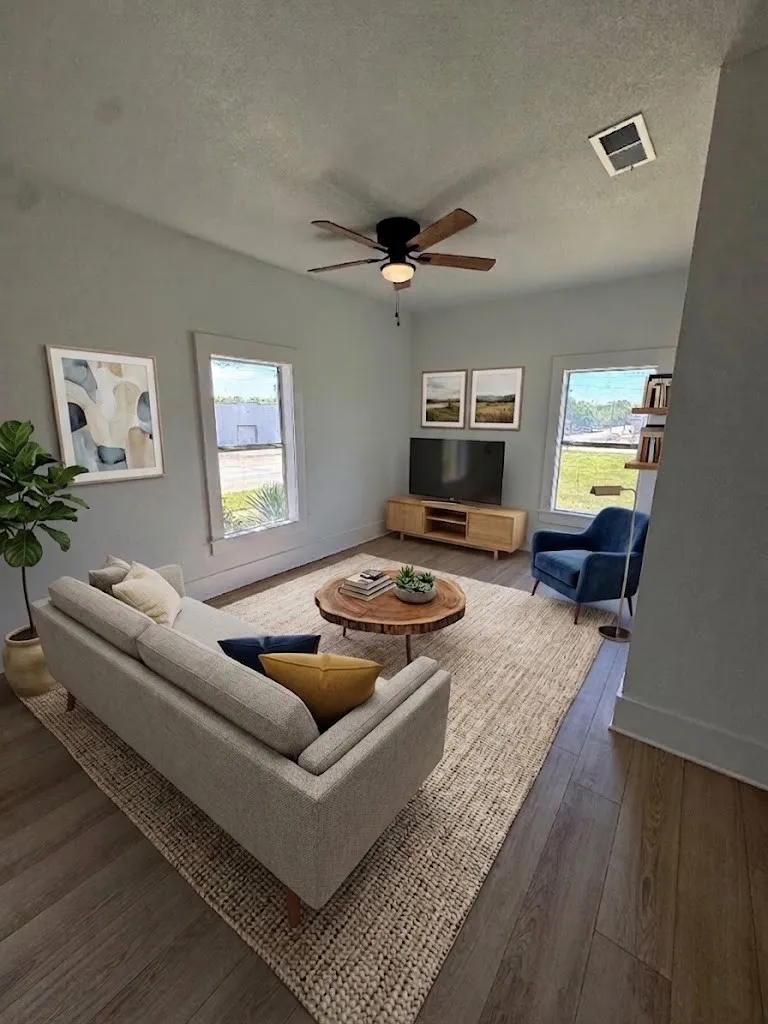 Single Family Residence For Sale in Johnson County , 204 W Westhill Drive, Cleburne, Texas 76033, 3 Bedroom, 2 Bathroom, Garage spaces, 1,040 Sqft, built in 1950, mls#21385375, Real Estate Agent in Cleburne, Homes For Sale in Johnson county, Homes For Sale in Cleburne, Realtor in Cleburne Texas, Real Estate Brokerage Independent Realty Texas, Luminita Cordes Realtor