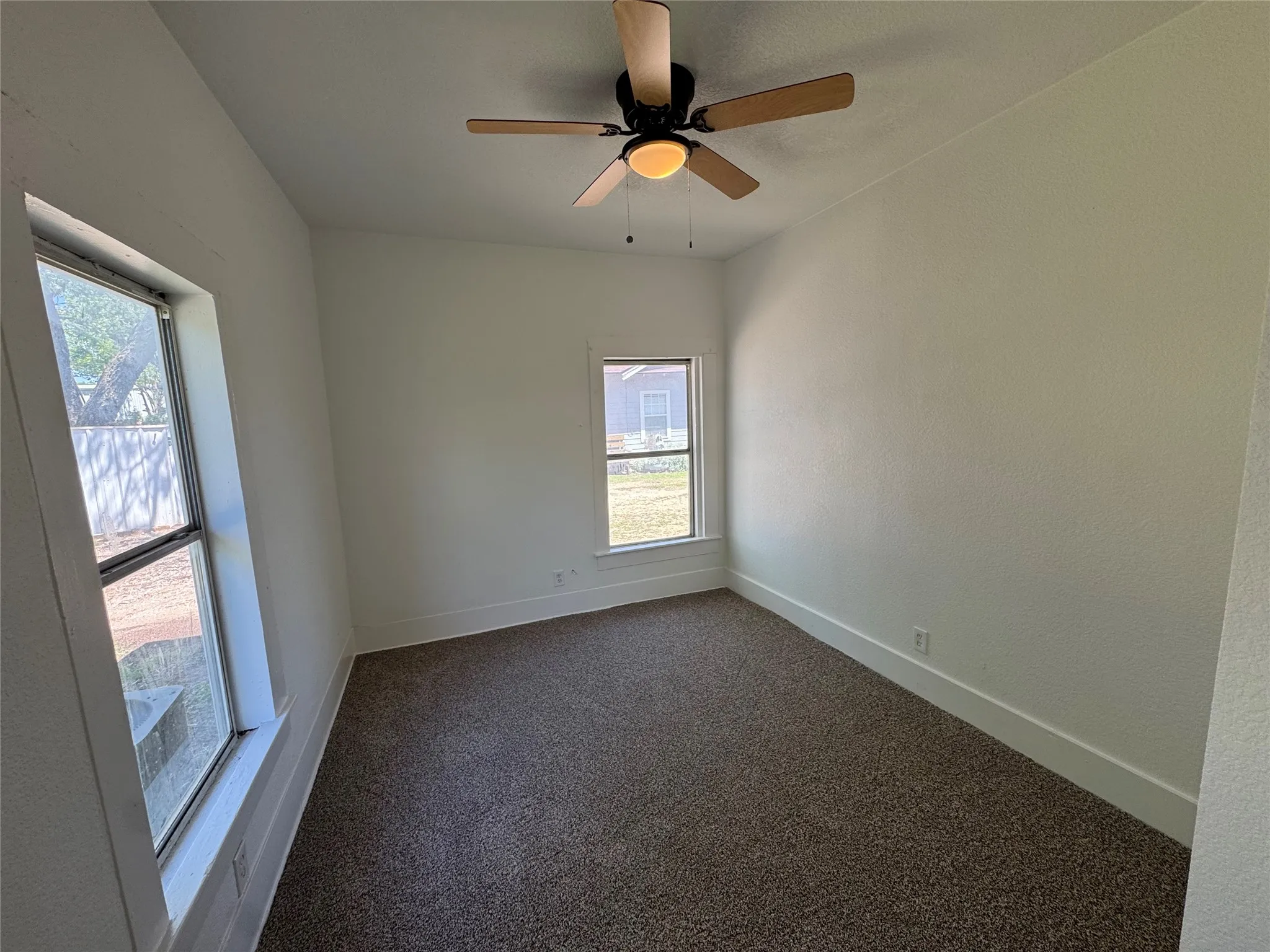 Single Family Residence For Sale in Johnson County , 204 W Westhill Drive, Cleburne, Texas 76033, 3 Bedroom, 2 Bathroom, Garage spaces, 1,040 Sqft, built in 1950, mls#21385375, Real Estate Agent in Cleburne, Homes For Sale in Johnson county, Homes For Sale in Cleburne, Realtor in Cleburne Texas, Real Estate Brokerage Independent Realty Texas, Luminita Cordes Realtor