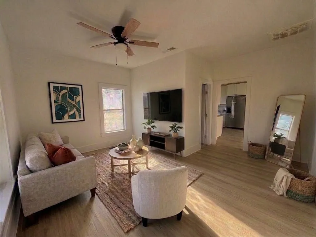 Single Family Residence For Sale in Johnson County , 204 W Westhill Drive, Cleburne, Texas 76033, 3 Bedroom, 2 Bathroom, Garage spaces, 1,040 Sqft, built in 1950, mls#21385375, Real Estate Agent in Cleburne, Homes For Sale in Johnson county, Homes For Sale in Cleburne, Realtor in Cleburne Texas, Real Estate Brokerage Independent Realty Texas, Luminita Cordes Realtor