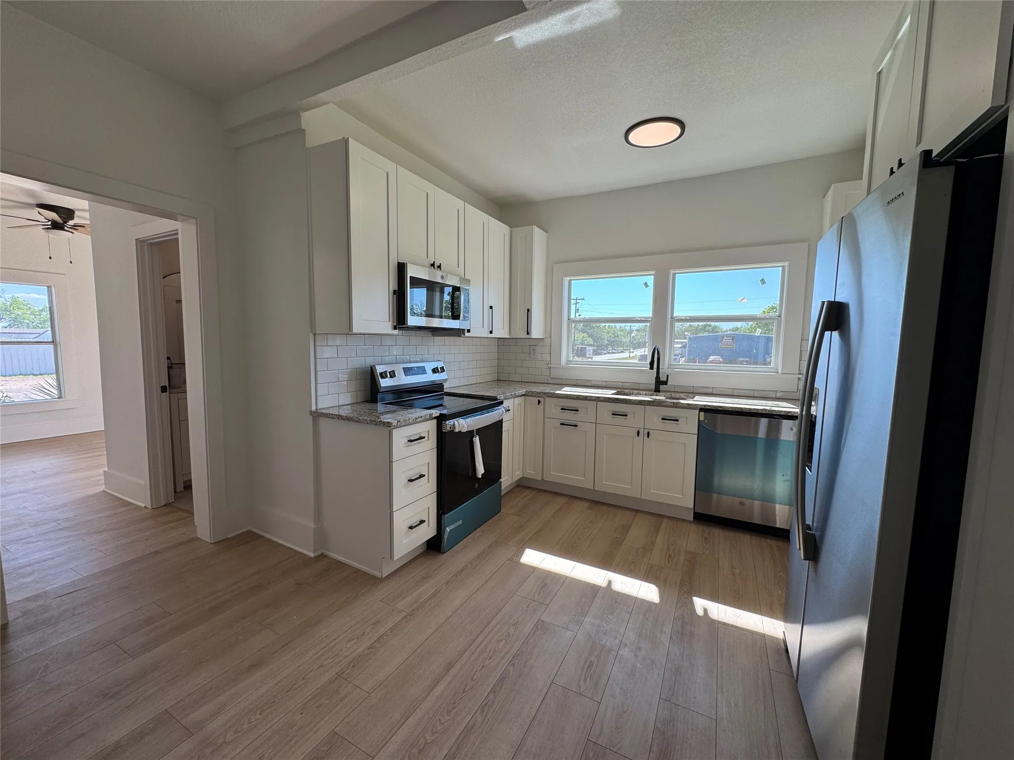 Single Family Residence For Sale in Johnson County , 204 W Westhill Drive, Cleburne, Texas 76033, 3 Bedroom, 2 Bathroom, Garage spaces, 1,040 Sqft, built in 1950, mls#21385375, Real Estate Agent in Cleburne, Homes For Sale in Johnson county, Homes For Sale in Cleburne, Realtor in Cleburne Texas, Real Estate Brokerage Independent Realty Texas, Luminita Cordes Realtor