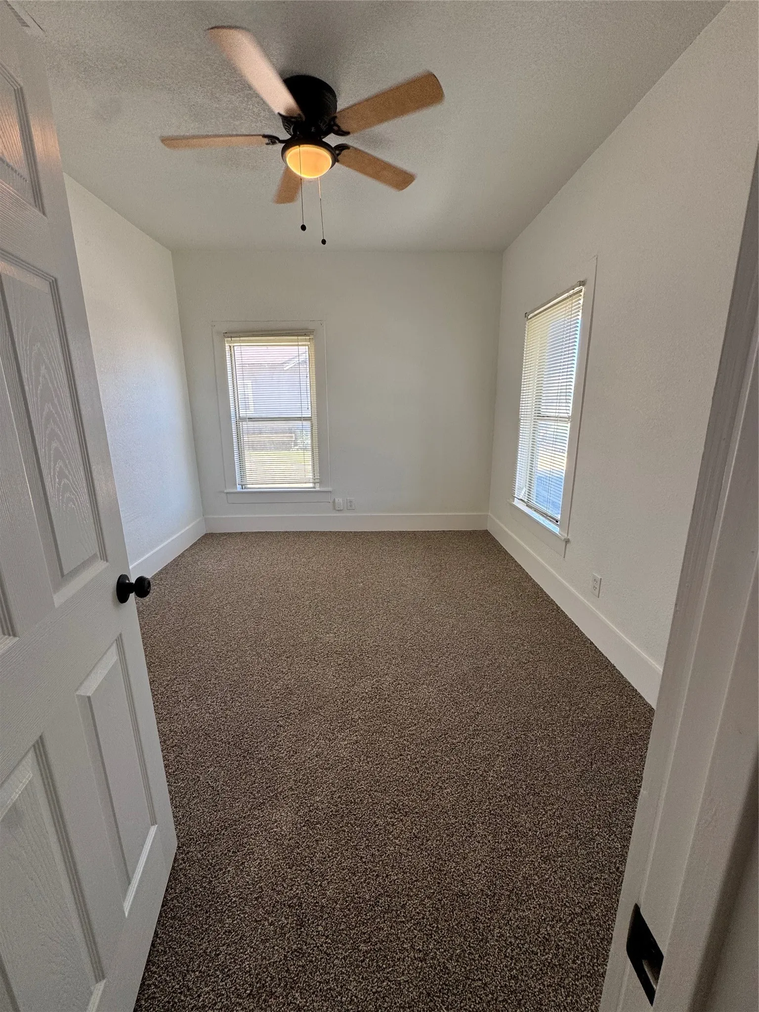 Single Family Residence For Sale in Johnson County , 204 W Westhill Drive, Cleburne, Texas 76033, 3 Bedroom, 2 Bathroom, Garage spaces, 1,040 Sqft, built in 1950, mls#21385375, Real Estate Agent in Cleburne, Homes For Sale in Johnson county, Homes For Sale in Cleburne, Realtor in Cleburne Texas, Real Estate Brokerage Independent Realty Texas, Luminita Cordes Realtor