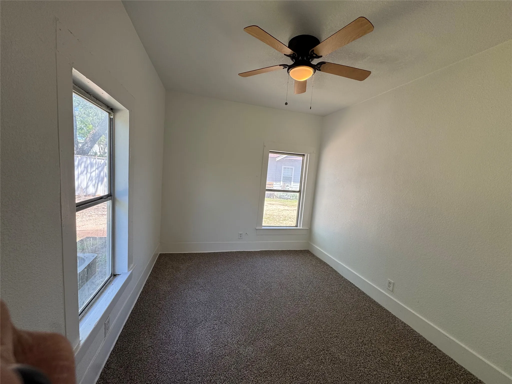 Single Family Residence For Sale in Johnson County , 204 W Westhill Drive, Cleburne, Texas 76033, 3 Bedroom, 2 Bathroom, Garage spaces, 1,040 Sqft, built in 1950, mls#21385375, Real Estate Agent in Cleburne, Homes For Sale in Johnson county, Homes For Sale in Cleburne, Realtor in Cleburne Texas, Real Estate Brokerage Independent Realty Texas, Luminita Cordes Realtor