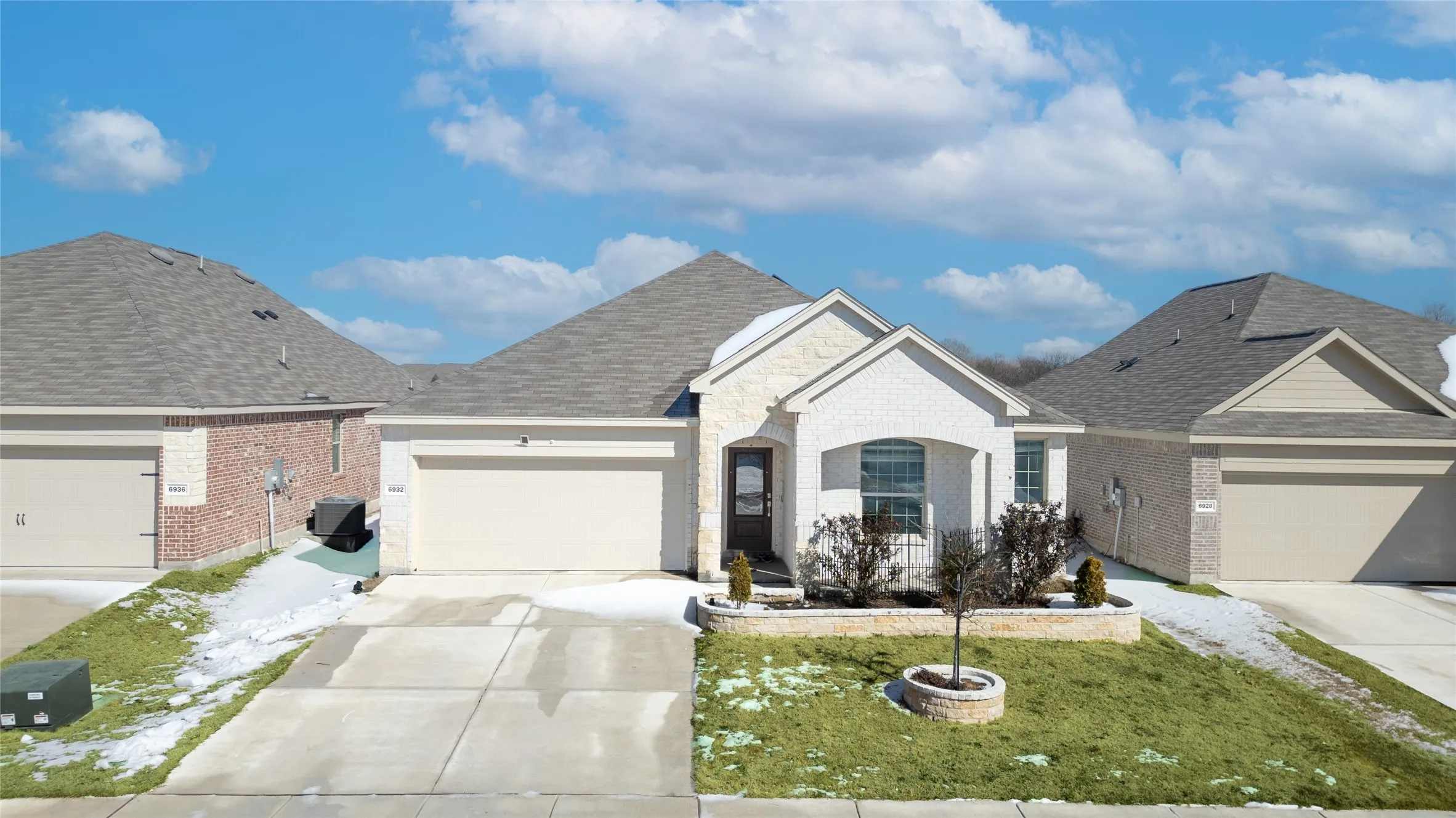 Single Family Residence For Sale in Tarrant County , 6932 Falconer Way, Fort Worth, Texas 76179, 4 Bedroom, 2 Bathroom, 2 Garage spaces, 1,998 Sqft, built in 2021, mls#21385380, Real Estate Agent in Fort Worth, Homes For Sale in Tarrant county, Homes For Sale in Fort Worth, Realtor in Fort Worth Texas, Real Estate Brokerage Independent Realty Texas, Luminita Cordes Realtor