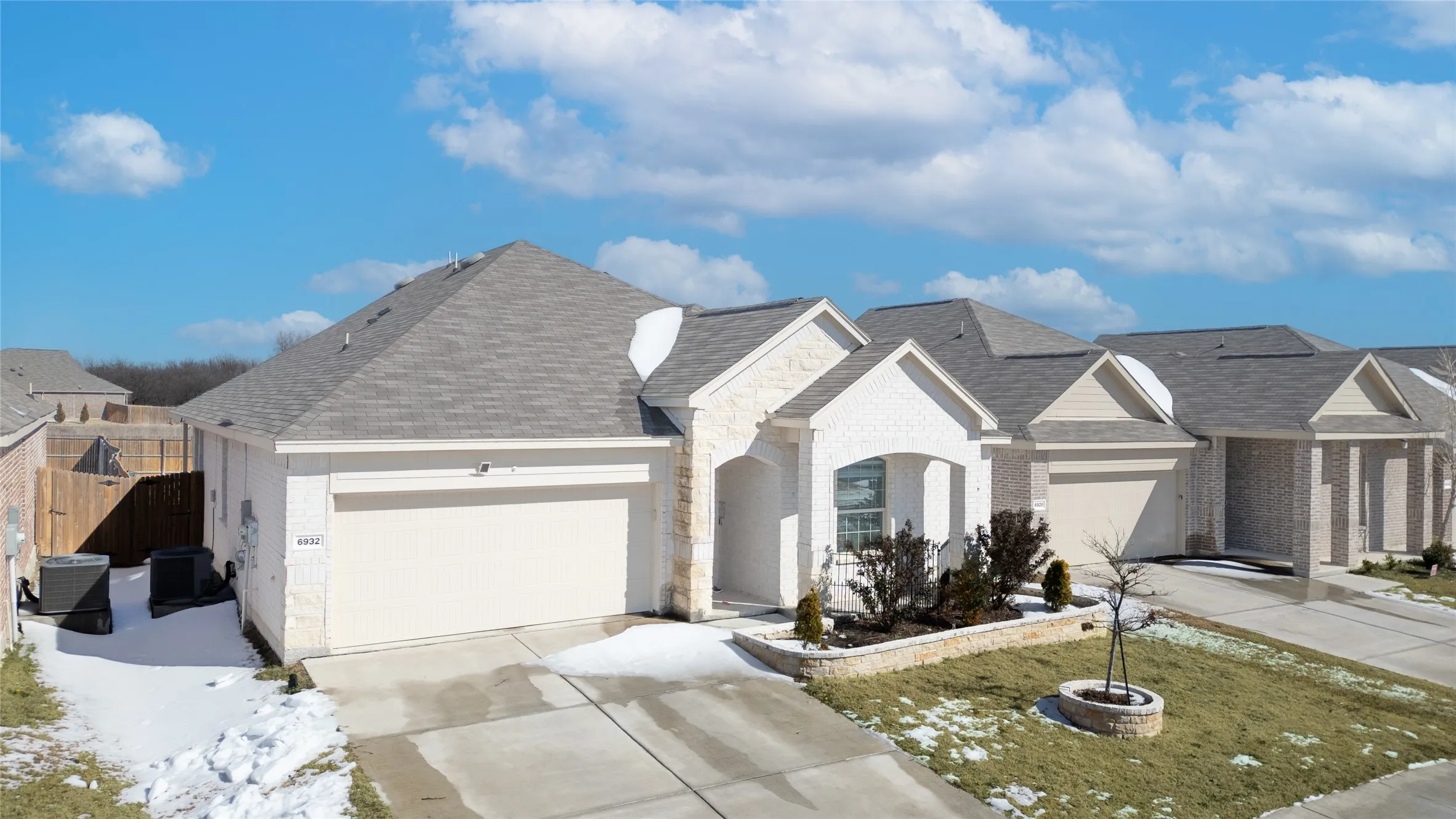 Single Family Residence For Sale in Tarrant County , 6932 Falconer Way, Fort Worth, Texas 76179, 4 Bedroom, 2 Bathroom, 2 Garage spaces, 1,998 Sqft, built in 2021, mls#21385380, Real Estate Agent in Fort Worth, Homes For Sale in Tarrant county, Homes For Sale in Fort Worth, Realtor in Fort Worth Texas, Real Estate Brokerage Independent Realty Texas, Luminita Cordes Realtor