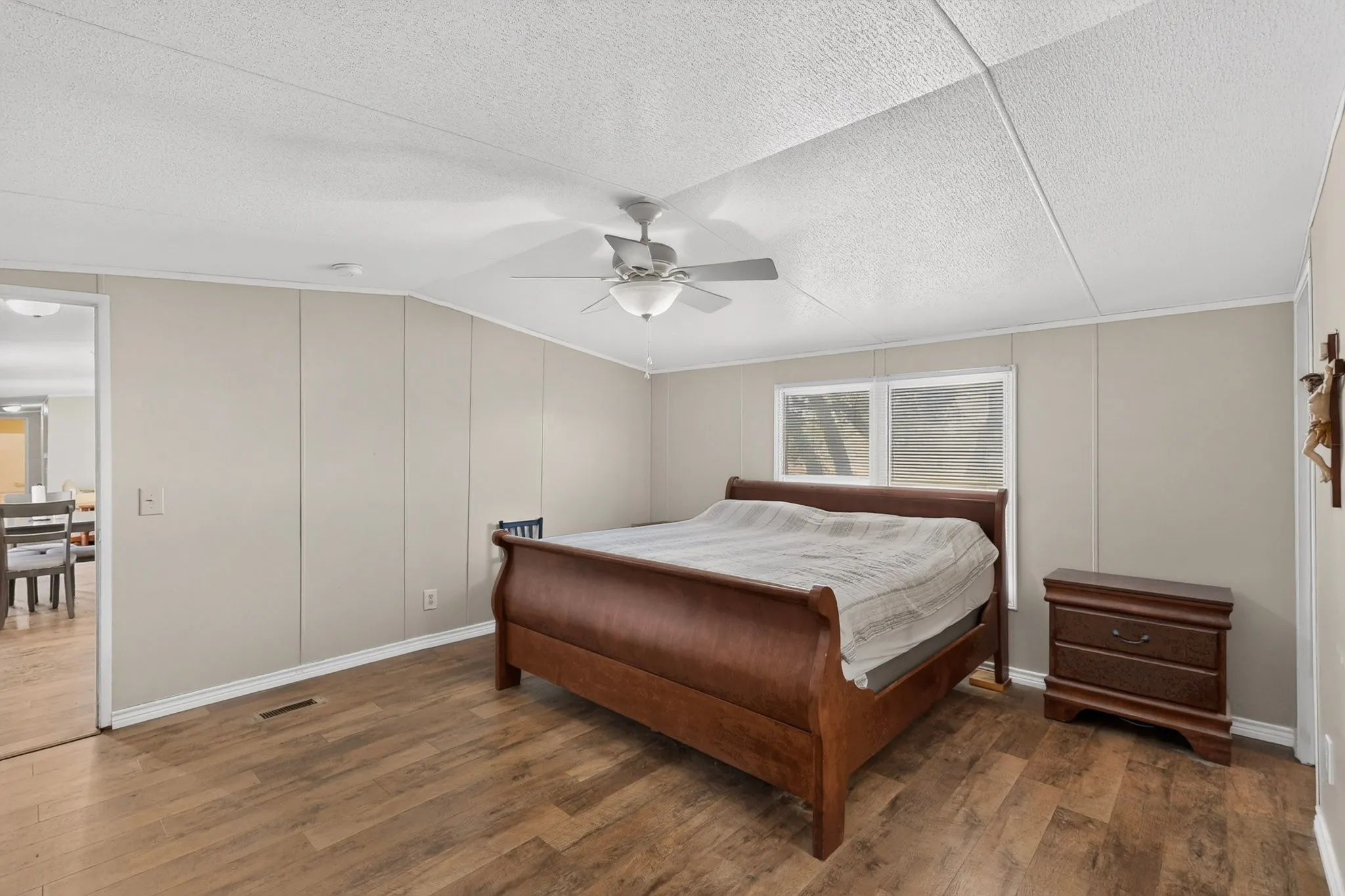 Mobile Home For Sale in Johnson County , 8108 Gray Mist Court, Alvarado, Texas 76009, 3 Bedroom, 2 Bathroom, Garage spaces, 1,152 Sqft, built in 2006, mls#21383090, Real Estate Agent in Alvarado, Homes For Sale in Johnson county, Homes For Sale in Alvarado, Realtor in Alvarado Texas, Real Estate Brokerage Independent Realty Texas, Luminita Cordes Realtor