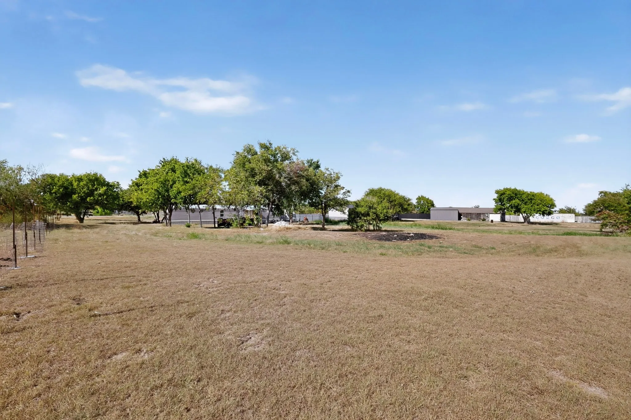 Mobile Home For Sale in Johnson County , 8108 Gray Mist Court, Alvarado, Texas 76009, 3 Bedroom, 2 Bathroom, Garage spaces, 1,152 Sqft, built in 2006, mls#21383090, Real Estate Agent in Alvarado, Homes For Sale in Johnson county, Homes For Sale in Alvarado, Realtor in Alvarado Texas, Real Estate Brokerage Independent Realty Texas, Luminita Cordes Realtor