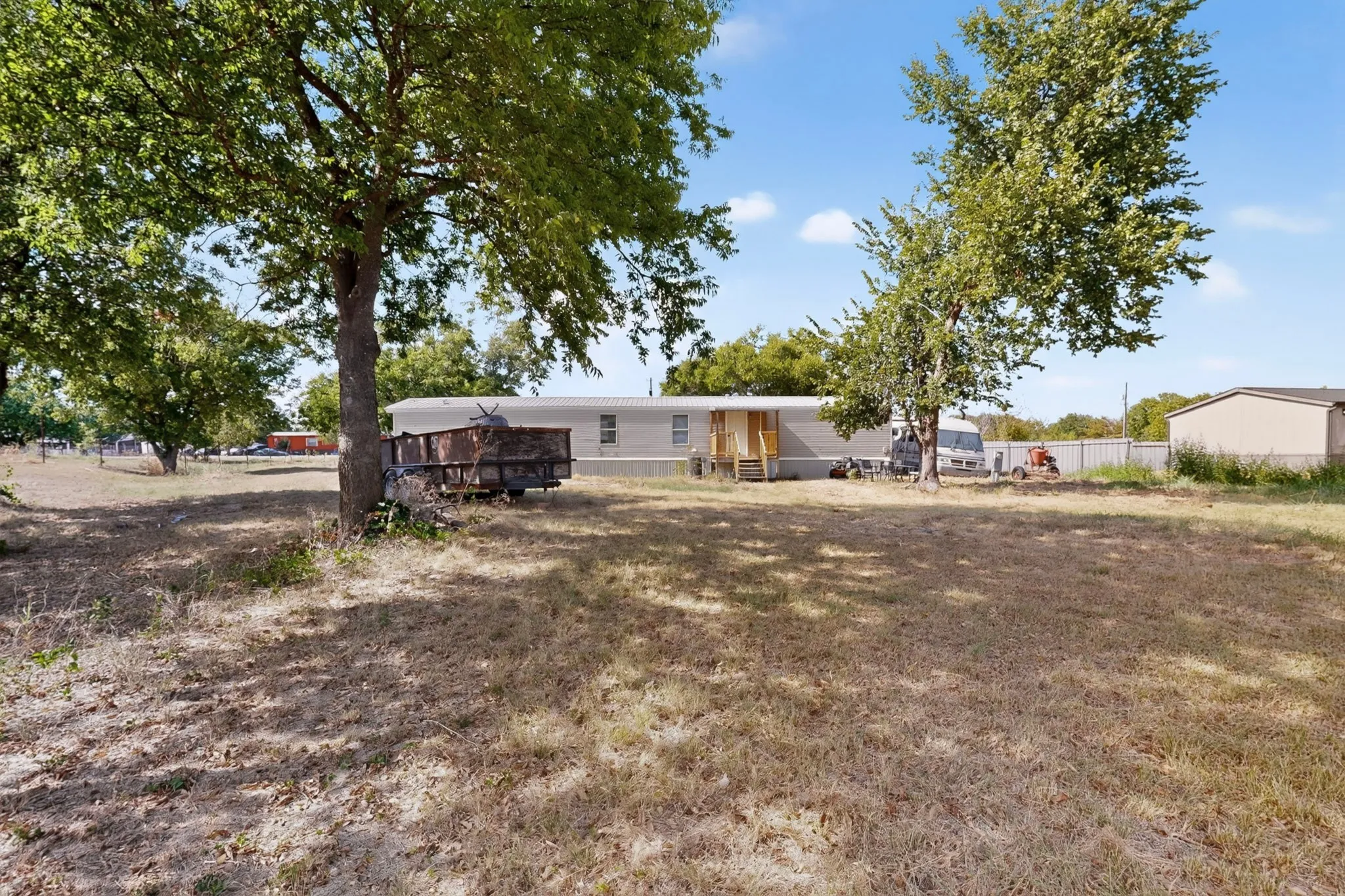 Mobile Home For Sale in Johnson County , 8108 Gray Mist Court, Alvarado, Texas 76009, 3 Bedroom, 2 Bathroom, Garage spaces, 1,152 Sqft, built in 2006, mls#21383090, Real Estate Agent in Alvarado, Homes For Sale in Johnson county, Homes For Sale in Alvarado, Realtor in Alvarado Texas, Real Estate Brokerage Independent Realty Texas, Luminita Cordes Realtor
