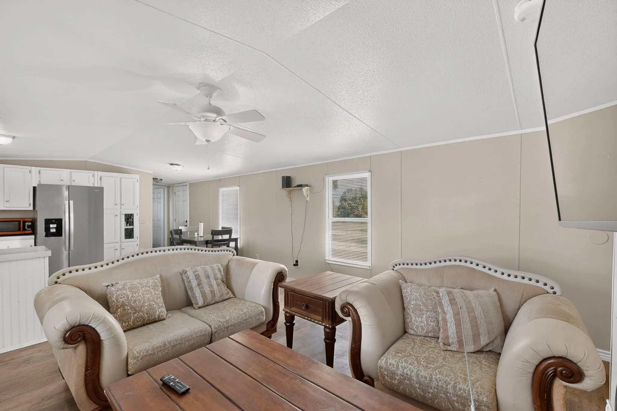 Mobile Home For Sale in Johnson County , 8108 Gray Mist Court, Alvarado, Texas 76009, 3 Bedroom, 2 Bathroom, Garage spaces, 1,152 Sqft, built in 2006, mls#21383090, Real Estate Agent in Alvarado, Homes For Sale in Johnson county, Homes For Sale in Alvarado, Realtor in Alvarado Texas, Real Estate Brokerage Independent Realty Texas, Luminita Cordes Realtor