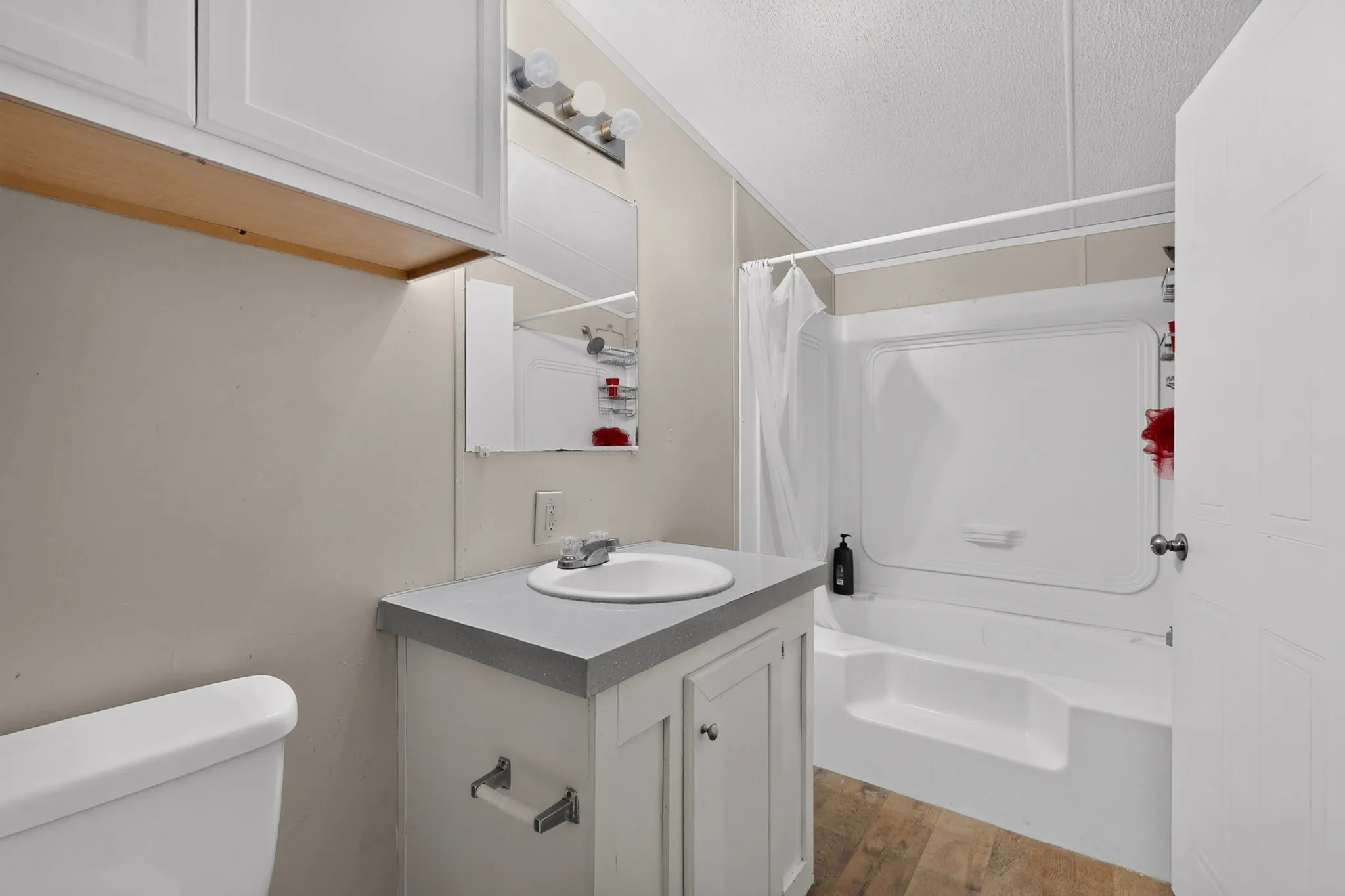 Mobile Home For Sale in Johnson County , 8108 Gray Mist Court, Alvarado, Texas 76009, 3 Bedroom, 2 Bathroom, Garage spaces, 1,152 Sqft, built in 2006, mls#21383090, Real Estate Agent in Alvarado, Homes For Sale in Johnson county, Homes For Sale in Alvarado, Realtor in Alvarado Texas, Real Estate Brokerage Independent Realty Texas, Luminita Cordes Realtor