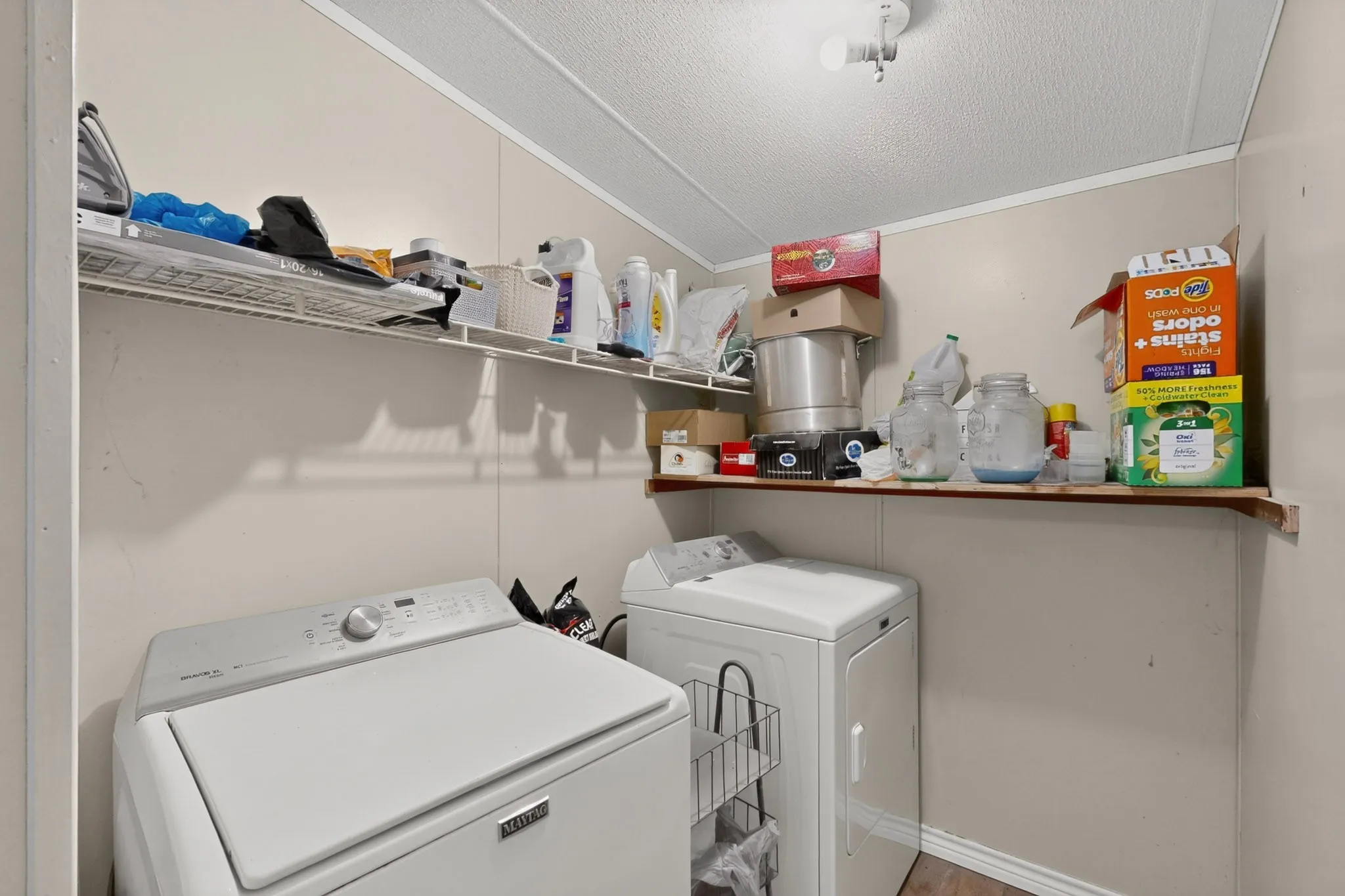 Mobile Home For Sale in Johnson County , 8108 Gray Mist Court, Alvarado, Texas 76009, 3 Bedroom, 2 Bathroom, Garage spaces, 1,152 Sqft, built in 2006, mls#21383090, Real Estate Agent in Alvarado, Homes For Sale in Johnson county, Homes For Sale in Alvarado, Realtor in Alvarado Texas, Real Estate Brokerage Independent Realty Texas, Luminita Cordes Realtor