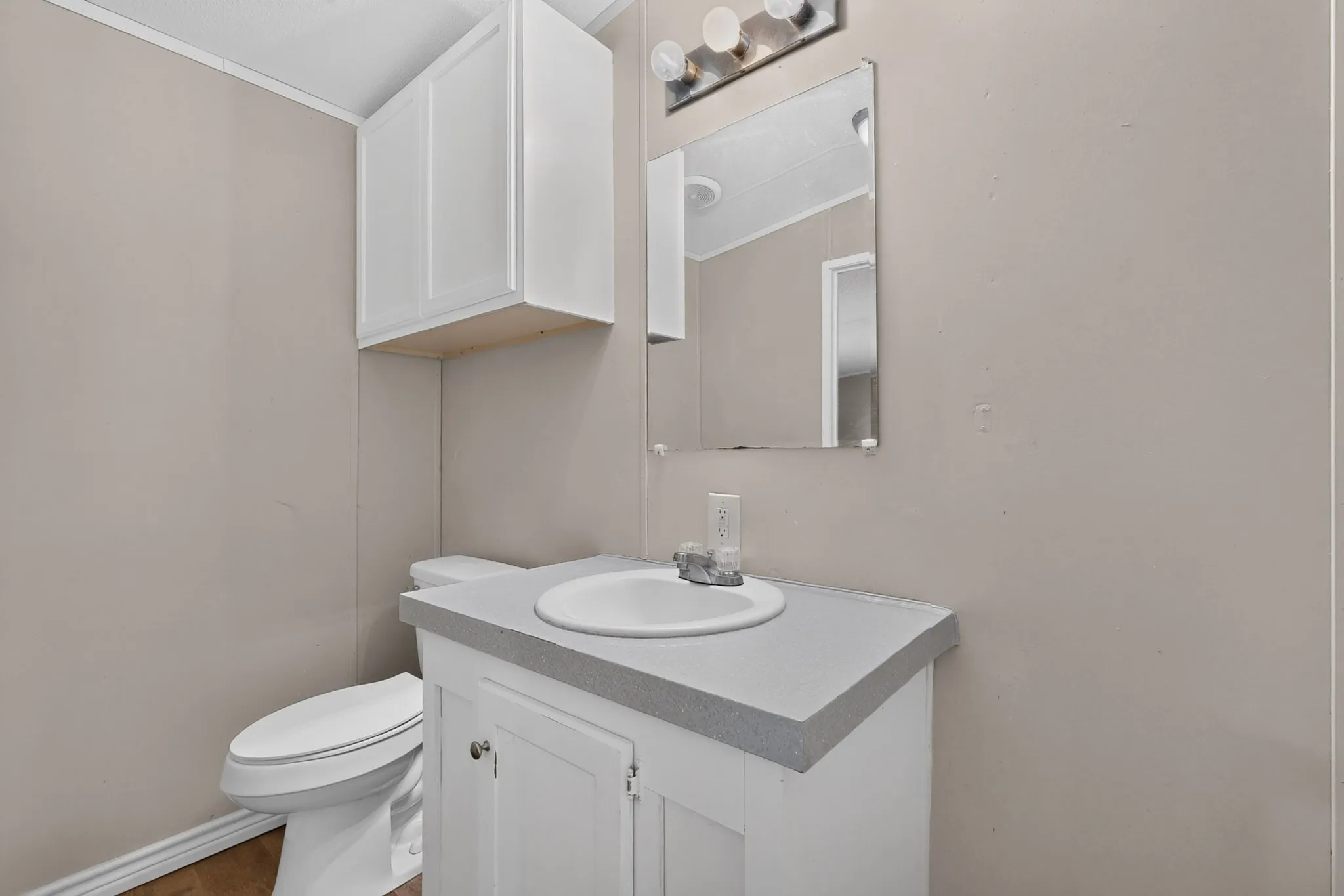 Mobile Home For Sale in Johnson County , 8108 Gray Mist Court, Alvarado, Texas 76009, 3 Bedroom, 2 Bathroom, Garage spaces, 1,152 Sqft, built in 2006, mls#21383090, Real Estate Agent in Alvarado, Homes For Sale in Johnson county, Homes For Sale in Alvarado, Realtor in Alvarado Texas, Real Estate Brokerage Independent Realty Texas, Luminita Cordes Realtor