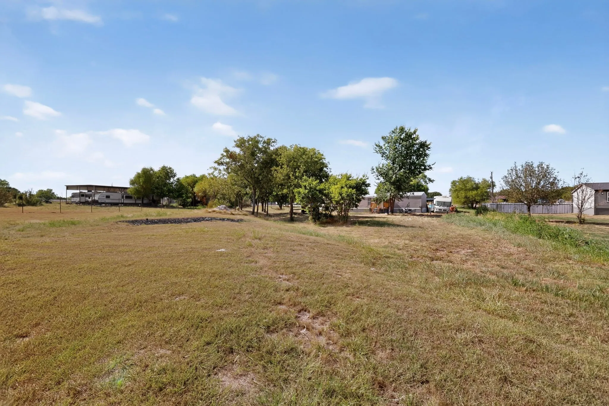 Mobile Home For Sale in Johnson County , 8108 Gray Mist Court, Alvarado, Texas 76009, 3 Bedroom, 2 Bathroom, Garage spaces, 1,152 Sqft, built in 2006, mls#21383090, Real Estate Agent in Alvarado, Homes For Sale in Johnson county, Homes For Sale in Alvarado, Realtor in Alvarado Texas, Real Estate Brokerage Independent Realty Texas, Luminita Cordes Realtor