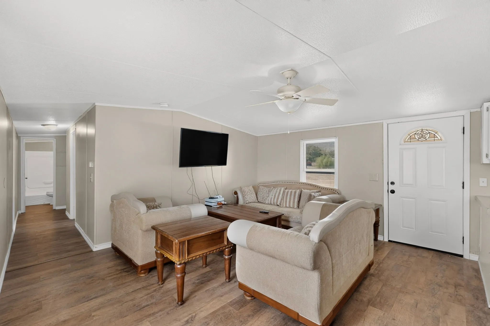 Mobile Home For Sale in Johnson County , 8108 Gray Mist Court, Alvarado, Texas 76009, 3 Bedroom, 2 Bathroom, Garage spaces, 1,152 Sqft, built in 2006, mls#21383090, Real Estate Agent in Alvarado, Homes For Sale in Johnson county, Homes For Sale in Alvarado, Realtor in Alvarado Texas, Real Estate Brokerage Independent Realty Texas, Luminita Cordes Realtor
