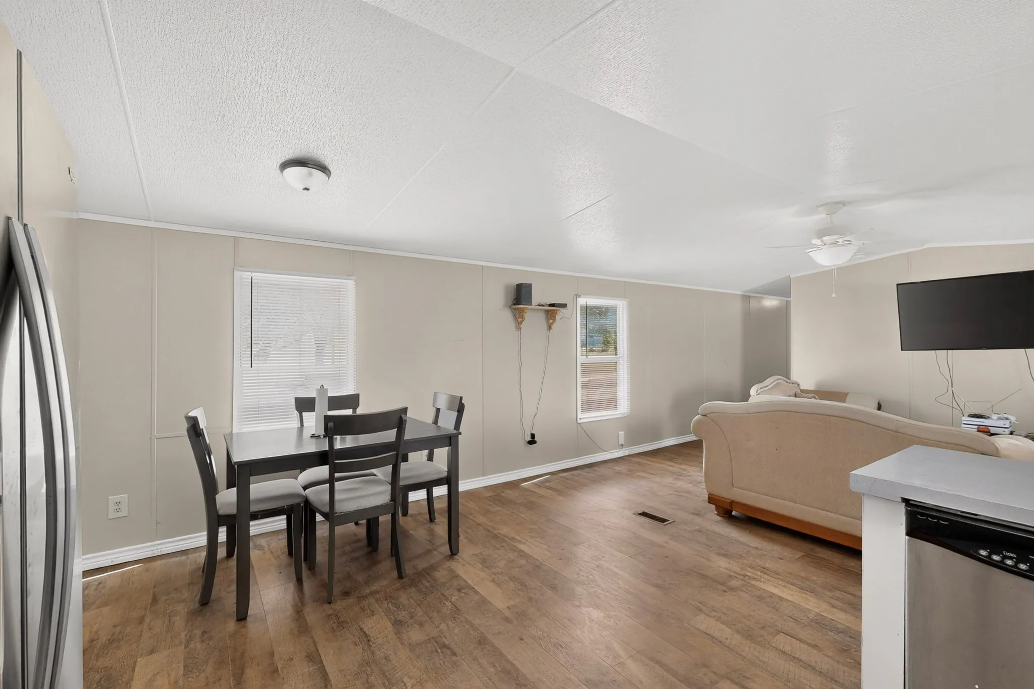 Mobile Home For Sale in Johnson County , 8108 Gray Mist Court, Alvarado, Texas 76009, 3 Bedroom, 2 Bathroom, Garage spaces, 1,152 Sqft, built in 2006, mls#21383090, Real Estate Agent in Alvarado, Homes For Sale in Johnson county, Homes For Sale in Alvarado, Realtor in Alvarado Texas, Real Estate Brokerage Independent Realty Texas, Luminita Cordes Realtor