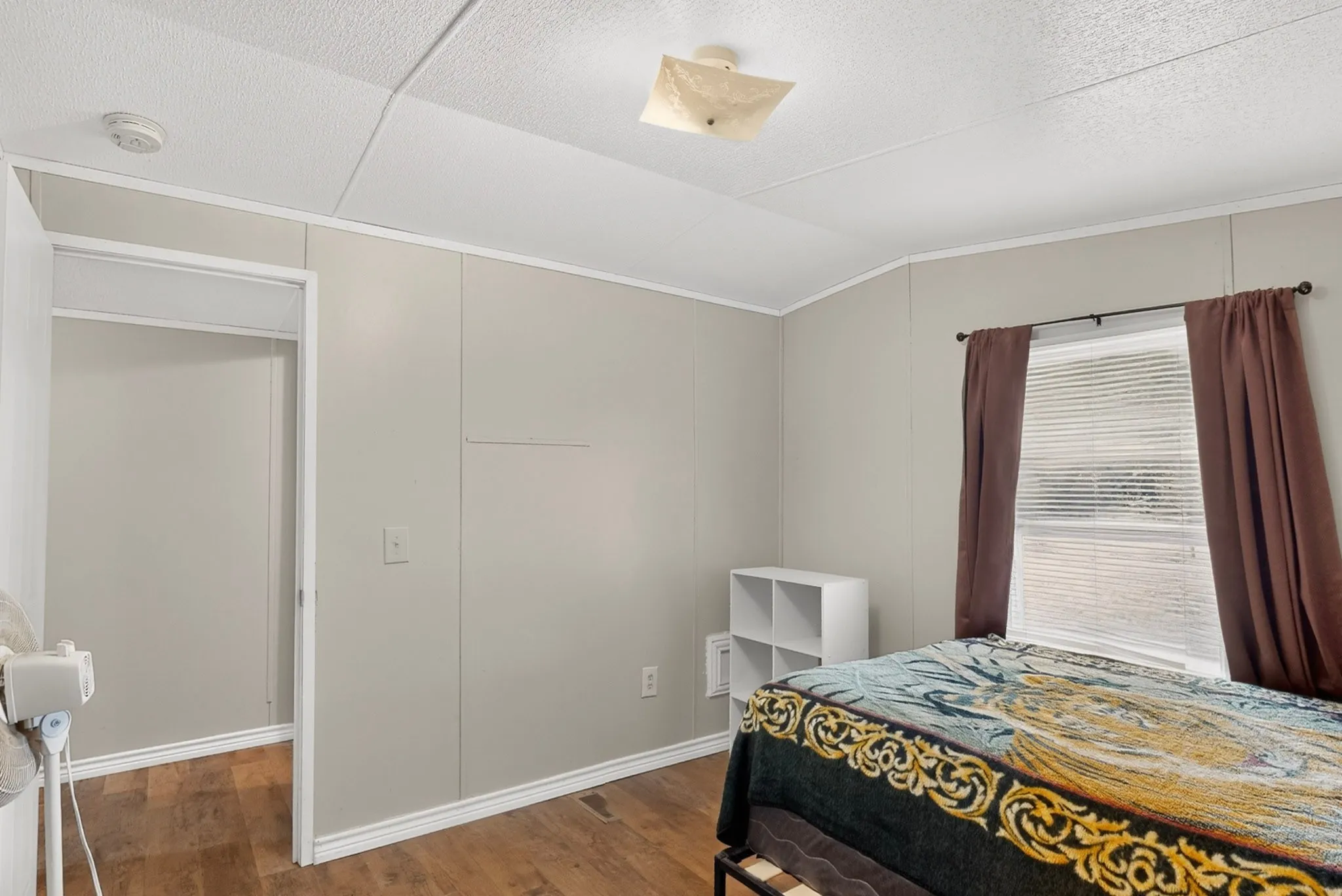 Mobile Home For Sale in Johnson County , 8108 Gray Mist Court, Alvarado, Texas 76009, 3 Bedroom, 2 Bathroom, Garage spaces, 1,152 Sqft, built in 2006, mls#21383090, Real Estate Agent in Alvarado, Homes For Sale in Johnson county, Homes For Sale in Alvarado, Realtor in Alvarado Texas, Real Estate Brokerage Independent Realty Texas, Luminita Cordes Realtor
